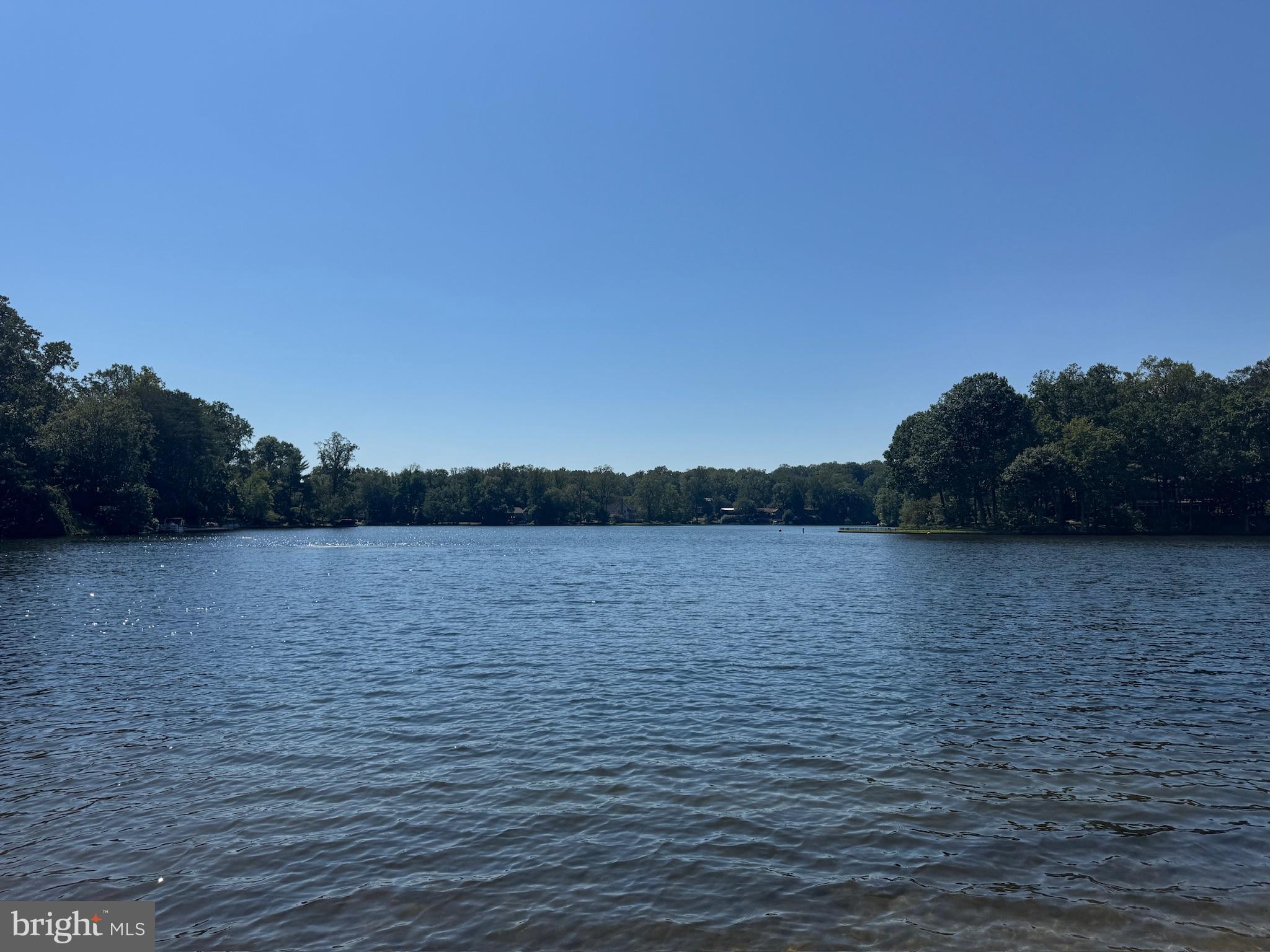 LAKE BARCROFT - Residential