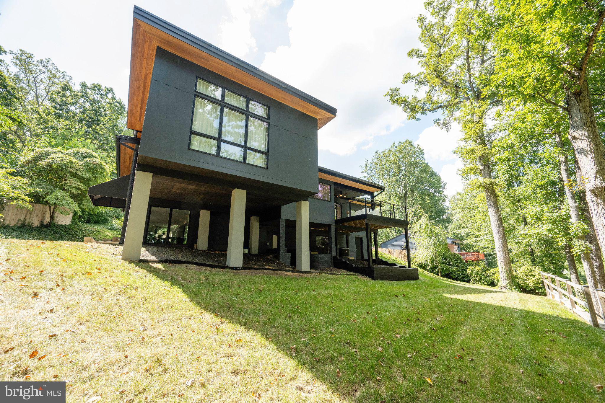 LAKE BARCROFT - Residential