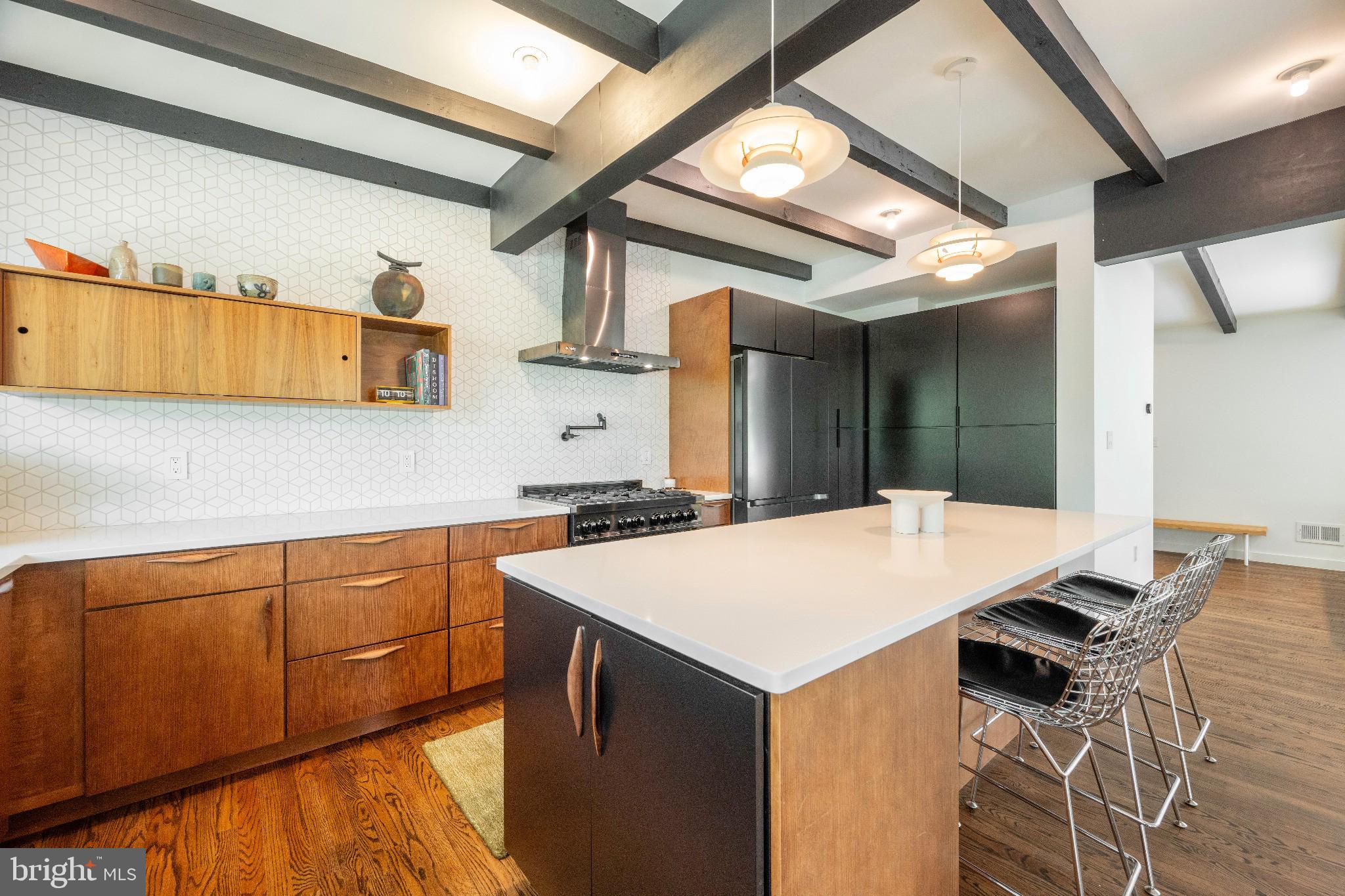 LAKE BARCROFT - Residential