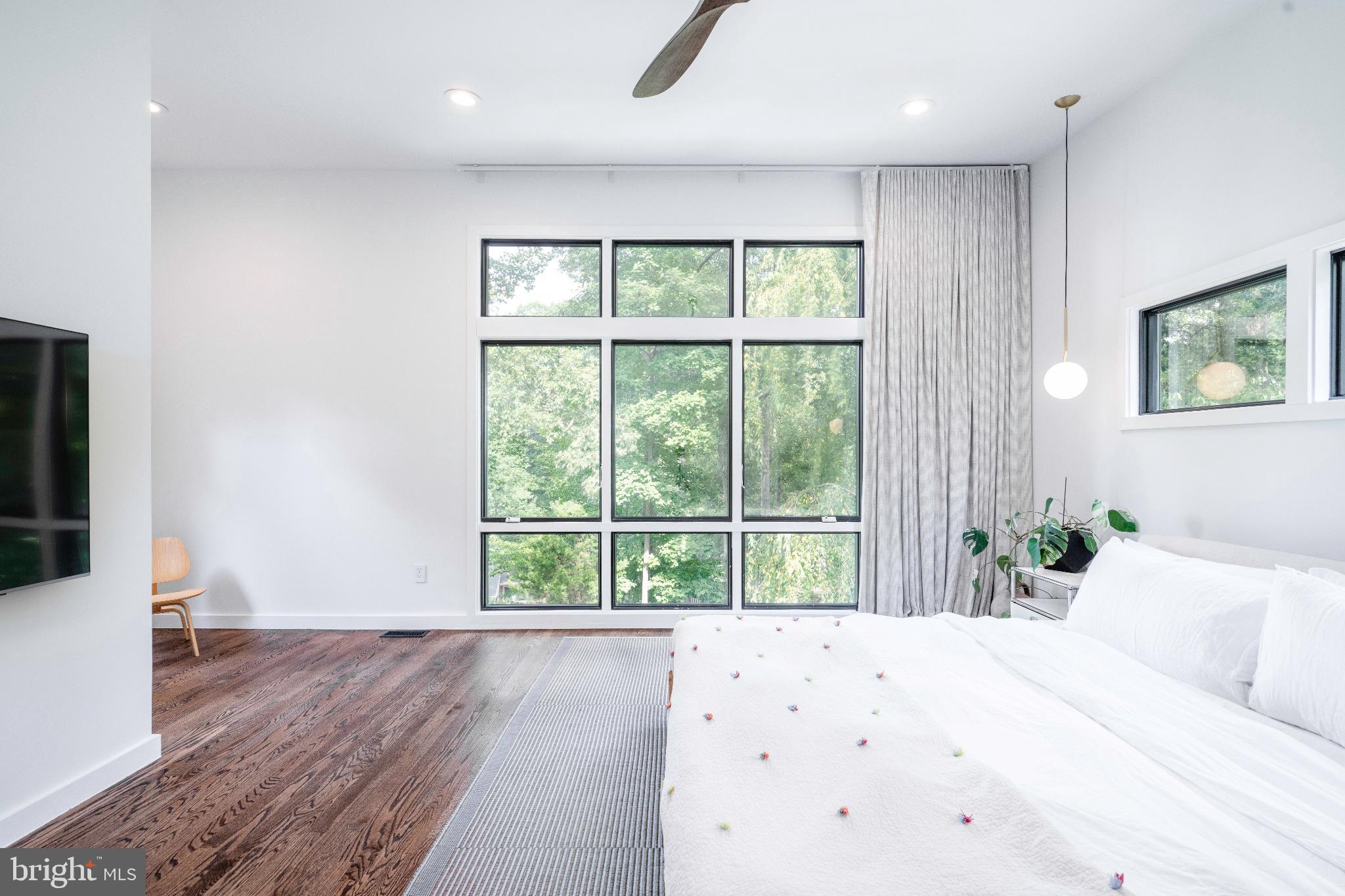 LAKE BARCROFT - Residential