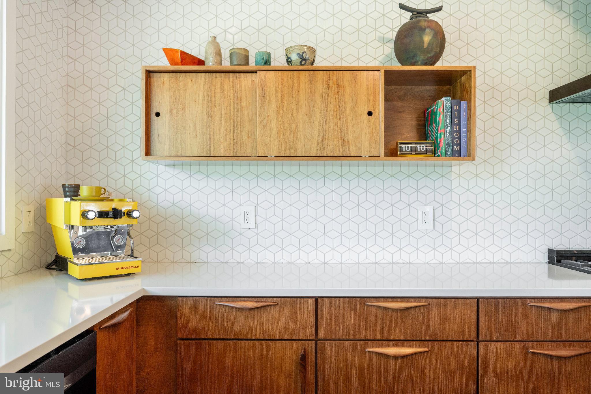 LAKE BARCROFT - Residential