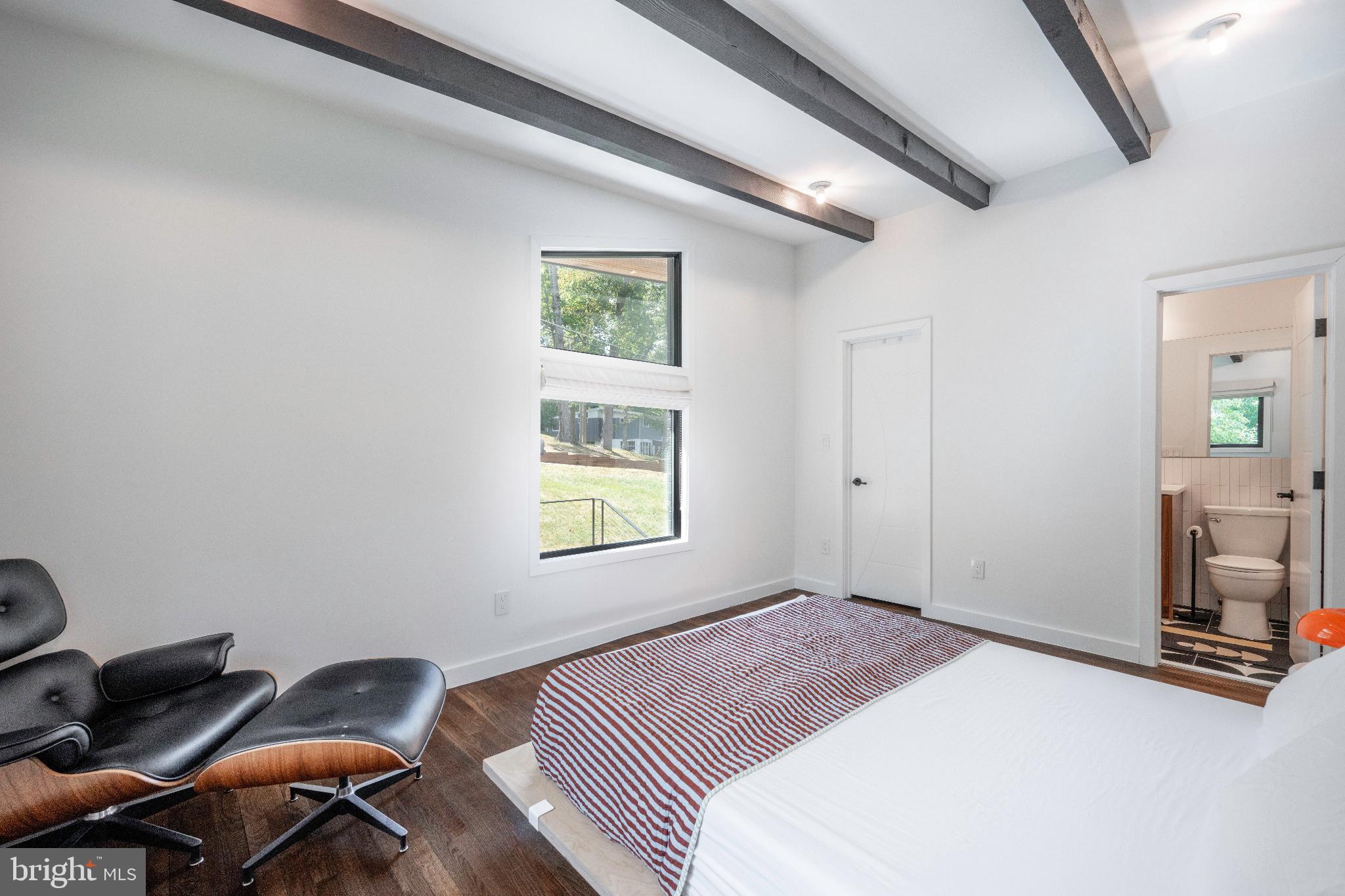 LAKE BARCROFT - Residential