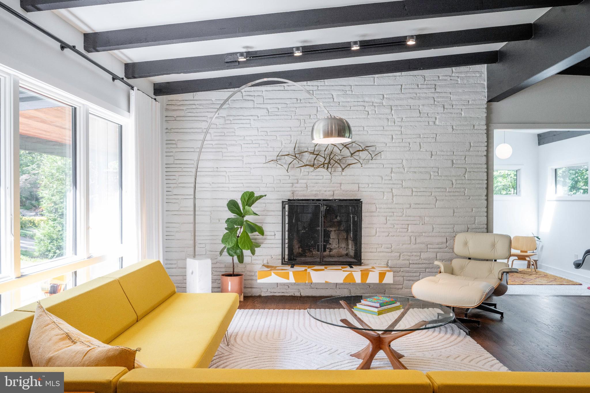 LAKE BARCROFT - Residential