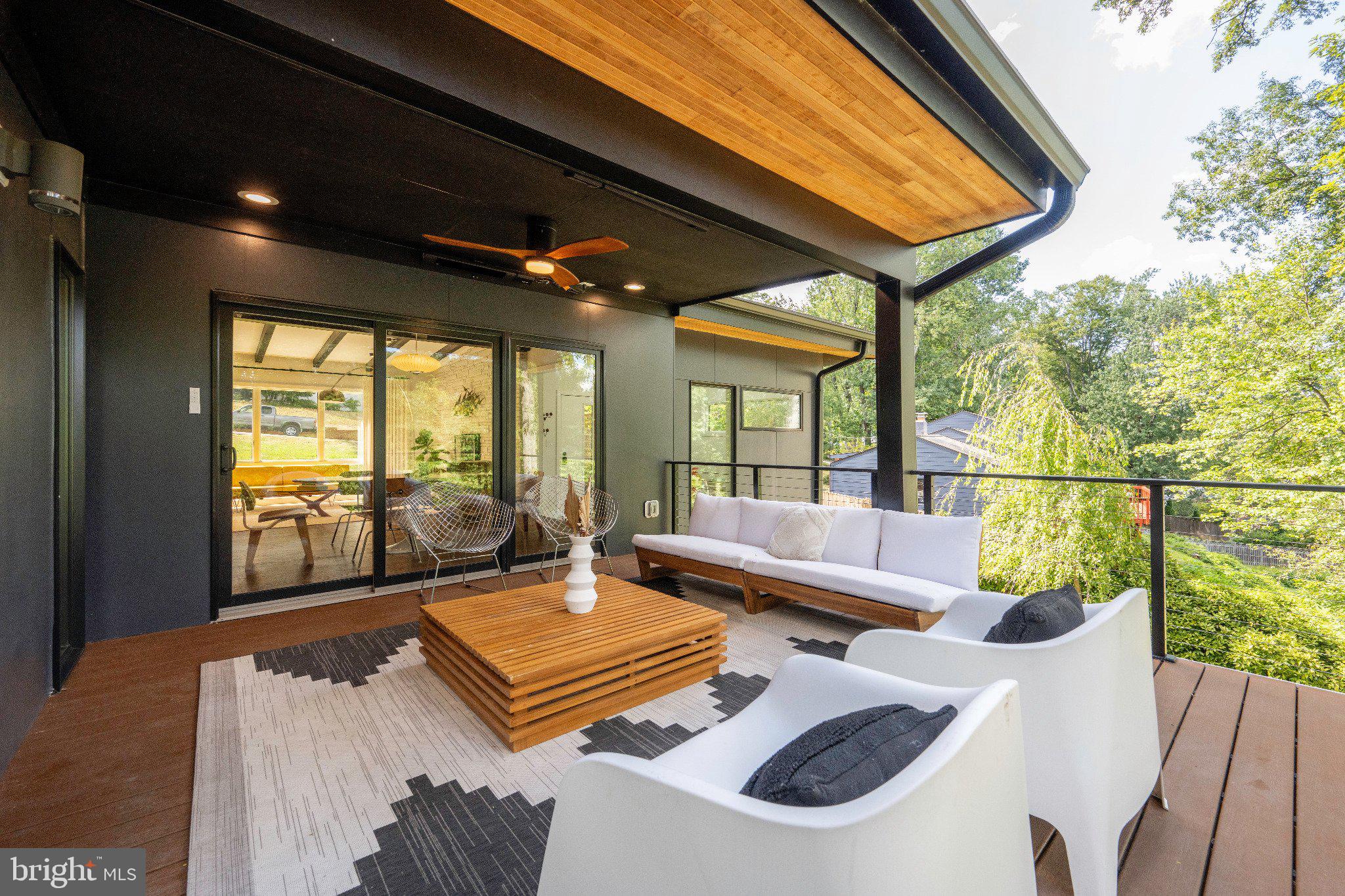 LAKE BARCROFT - Residential