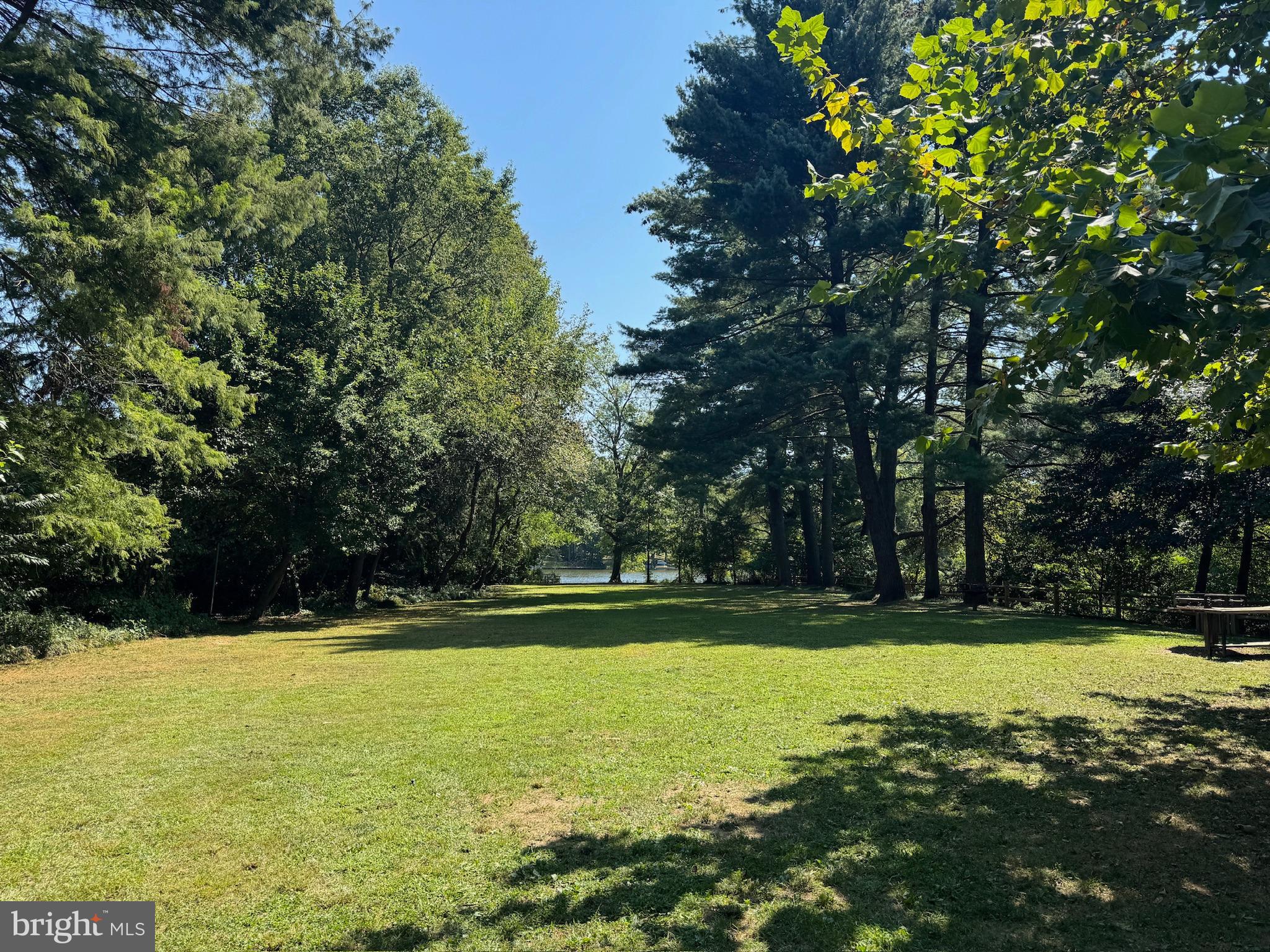 LAKE BARCROFT - Residential