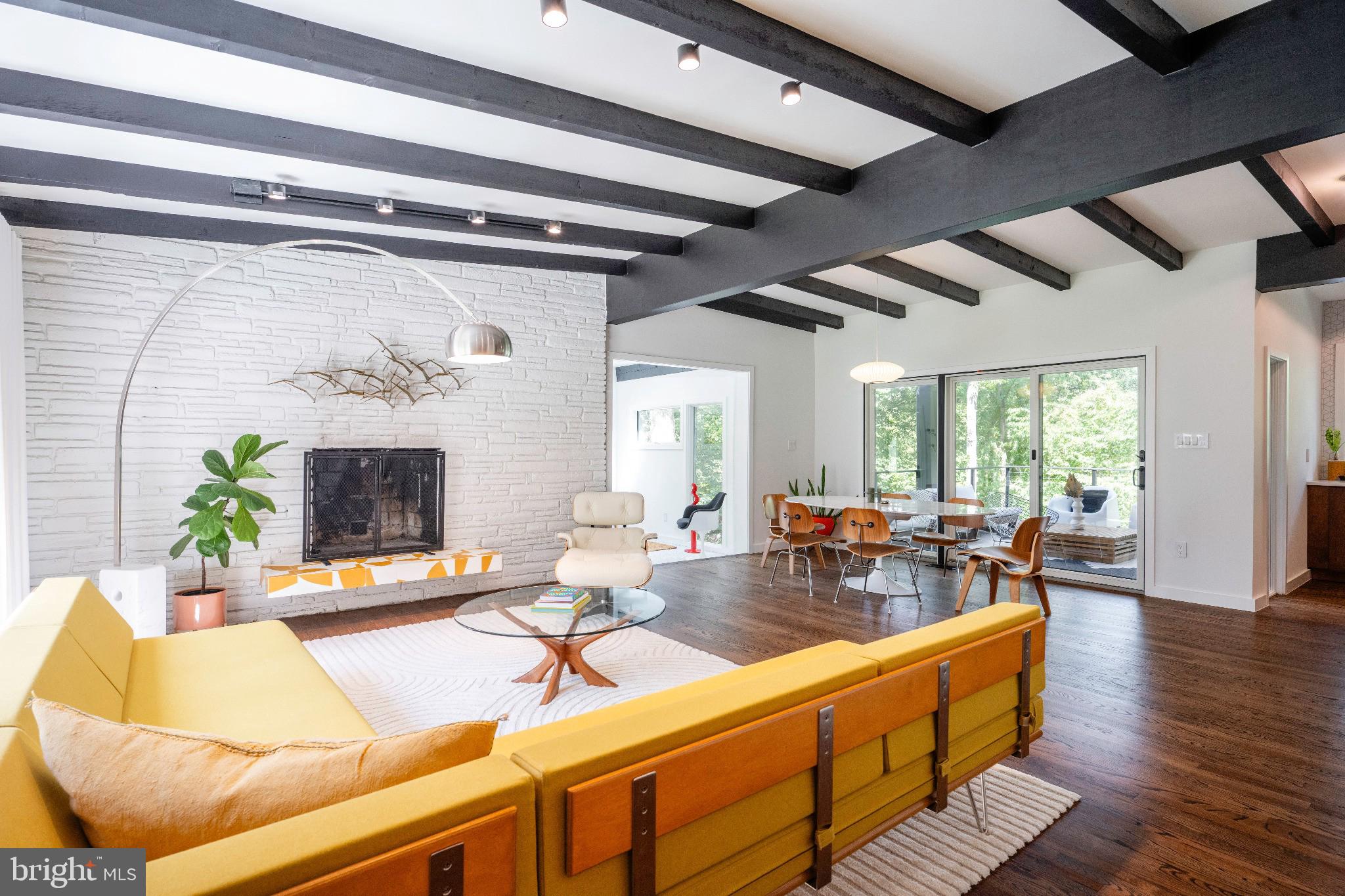 LAKE BARCROFT - Residential