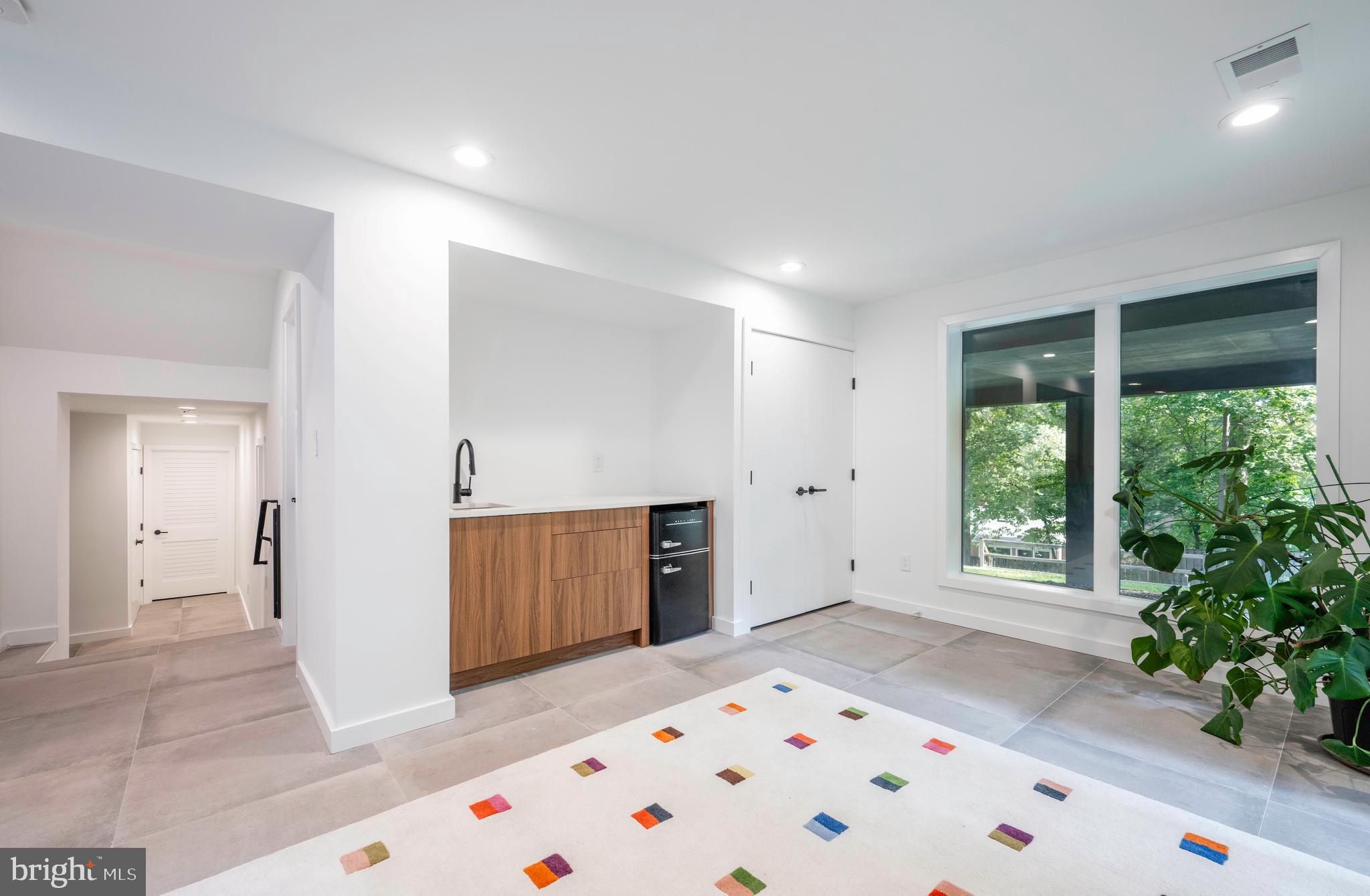 LAKE BARCROFT - Residential