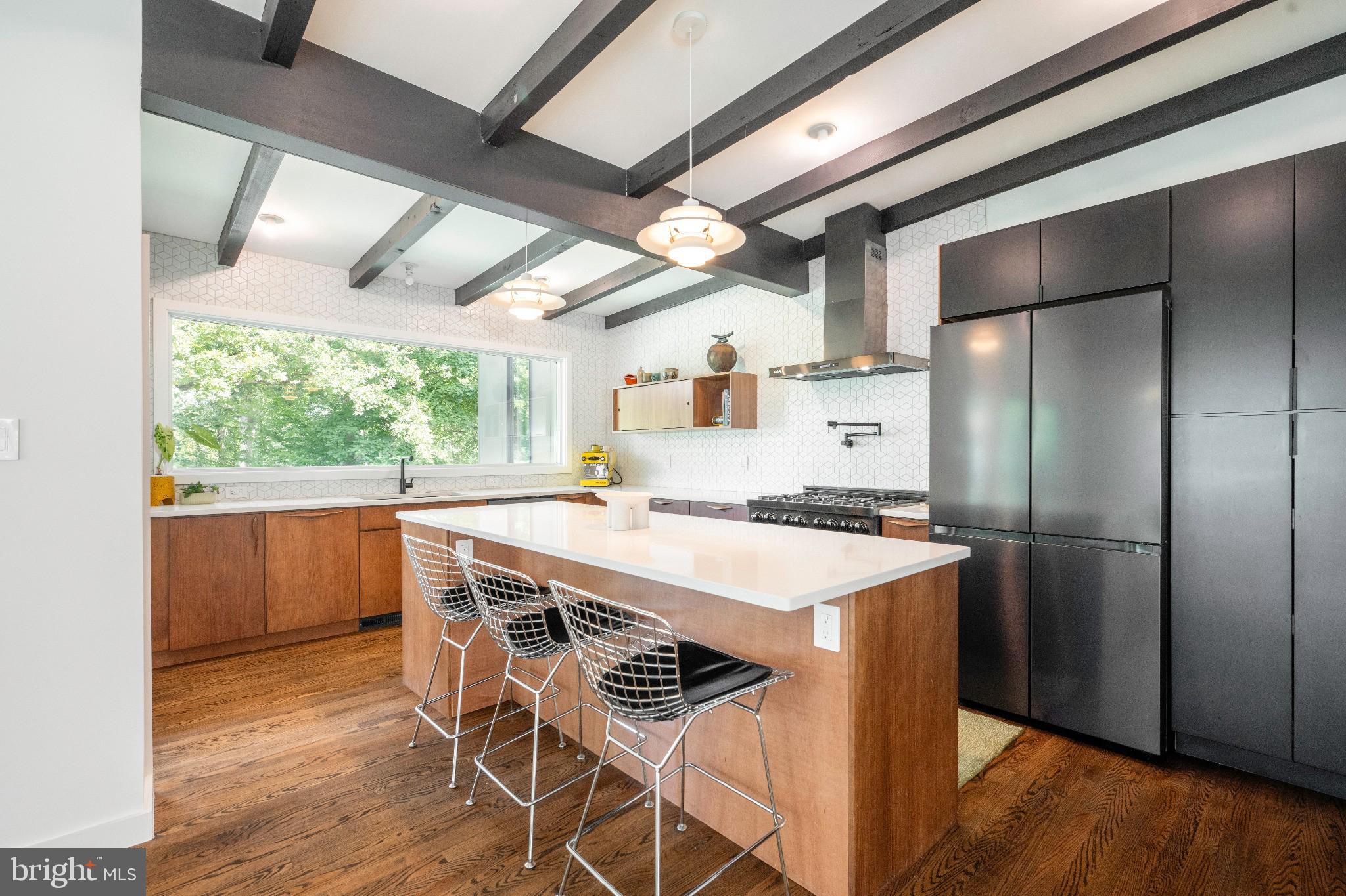 LAKE BARCROFT - Residential