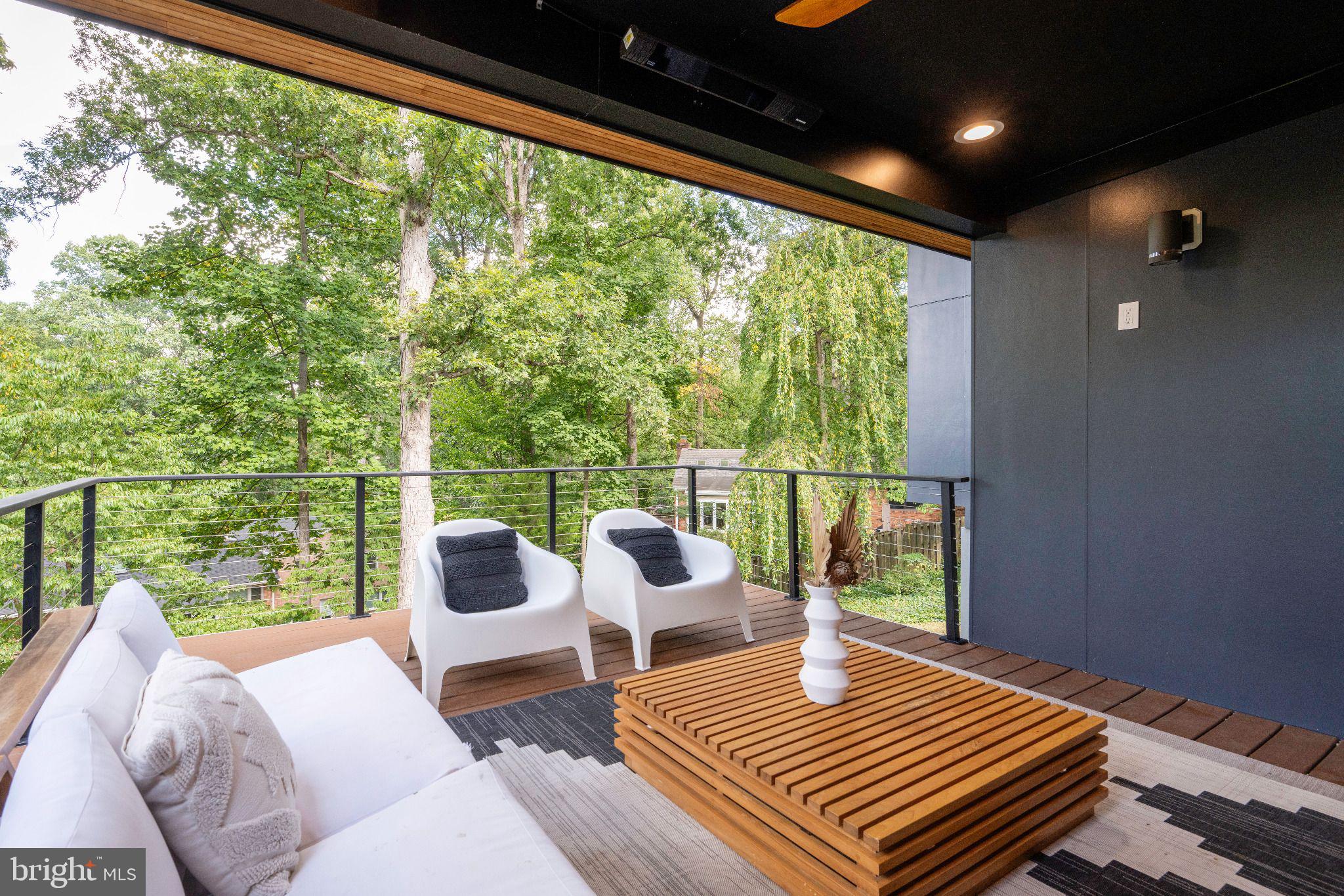 LAKE BARCROFT - Residential