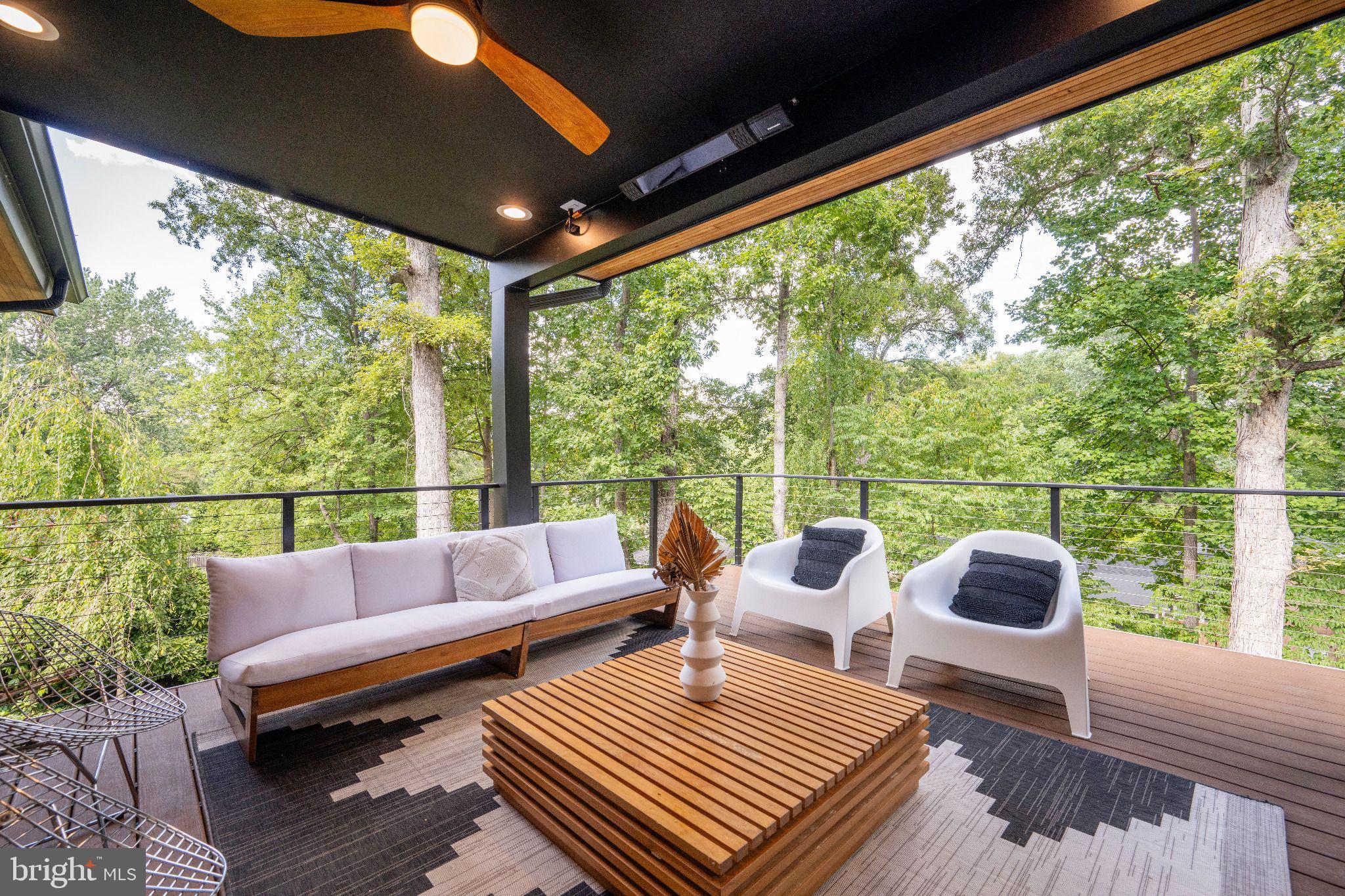 LAKE BARCROFT - Residential