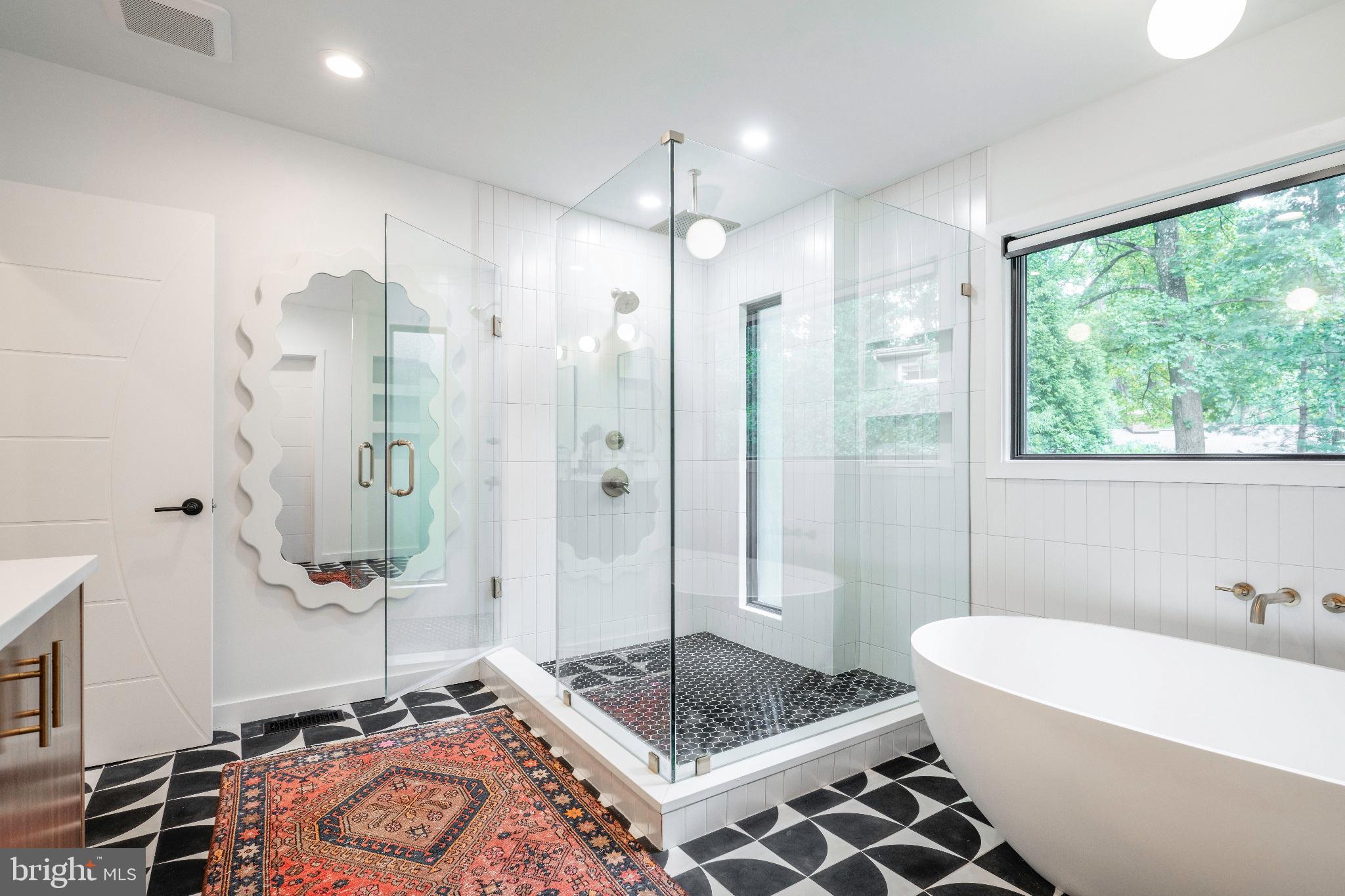 LAKE BARCROFT - Residential