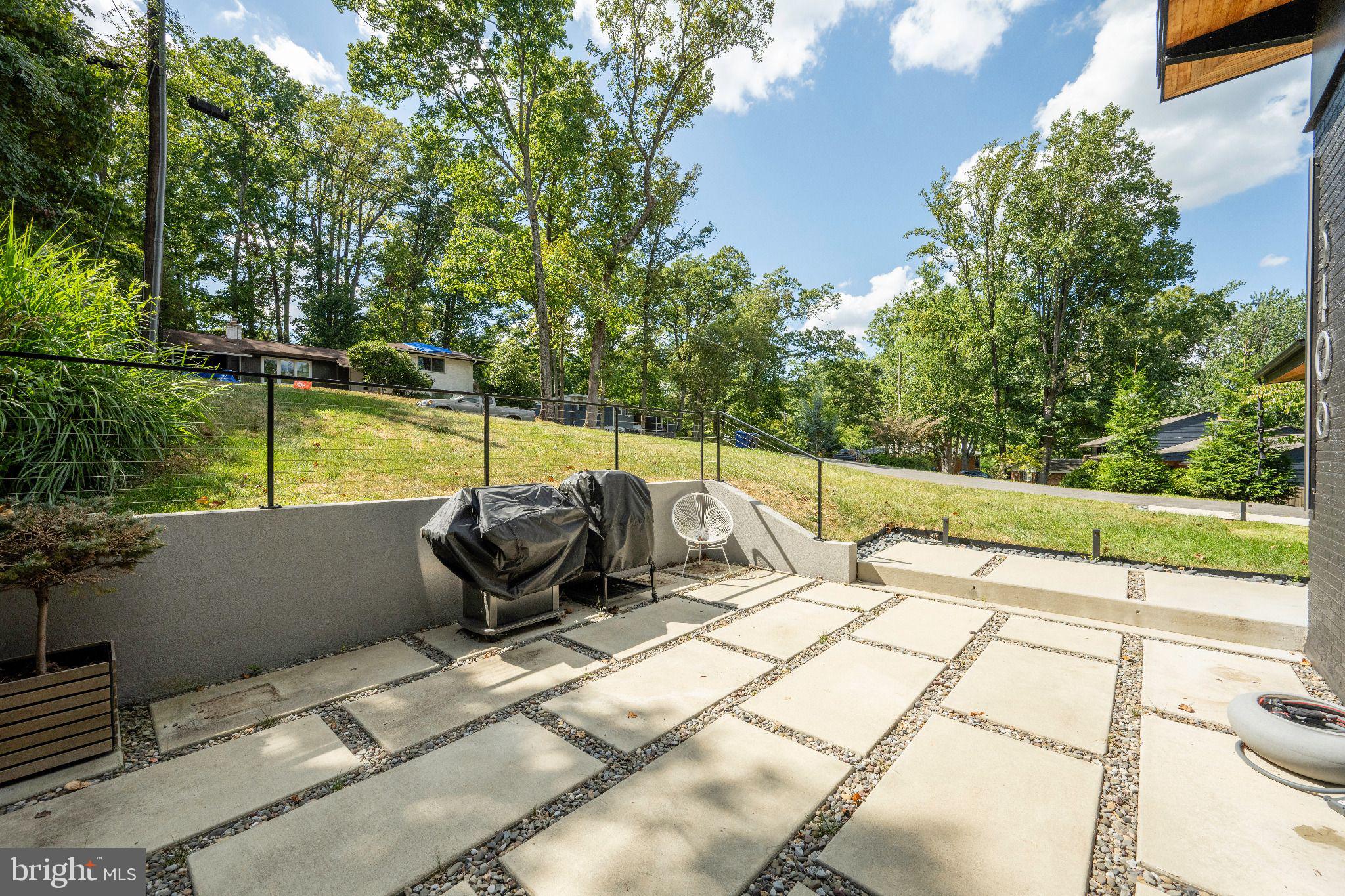 LAKE BARCROFT - Residential