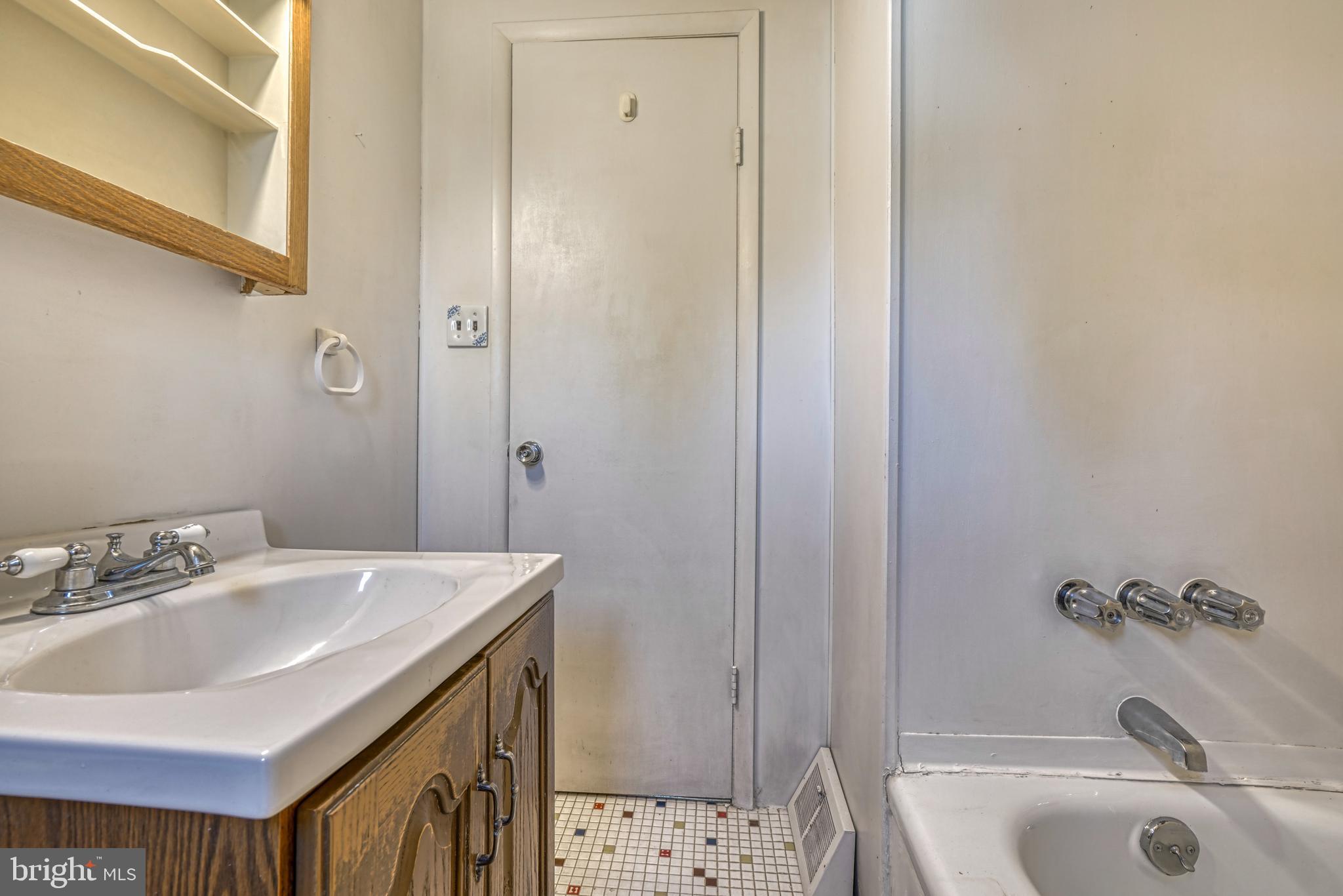 EDGEWATER - Residential