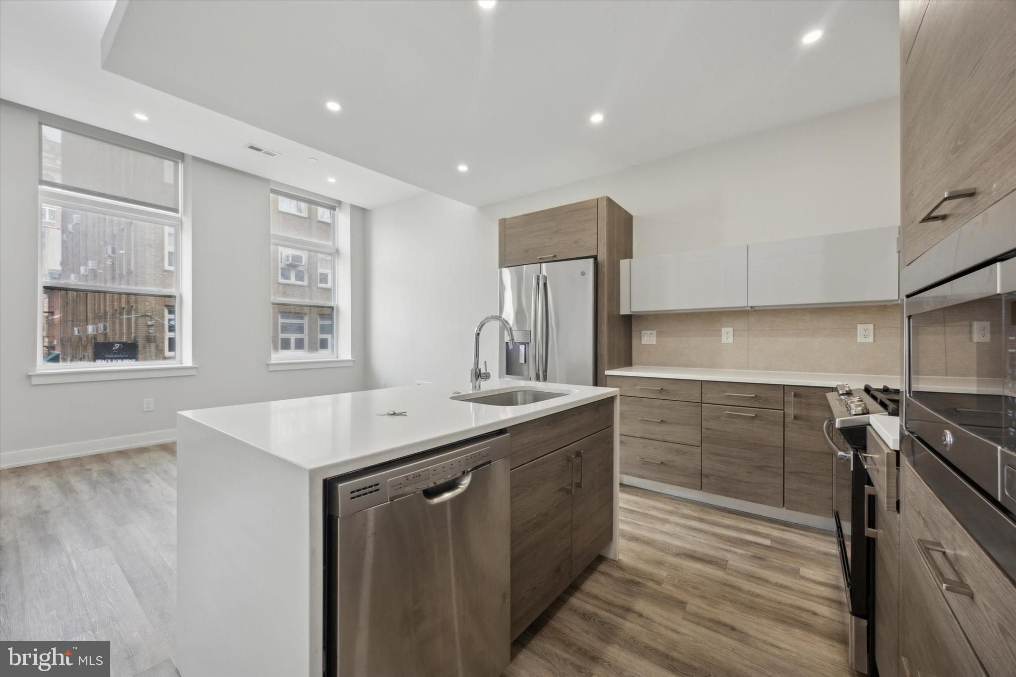 802 SANSOM STREET 303