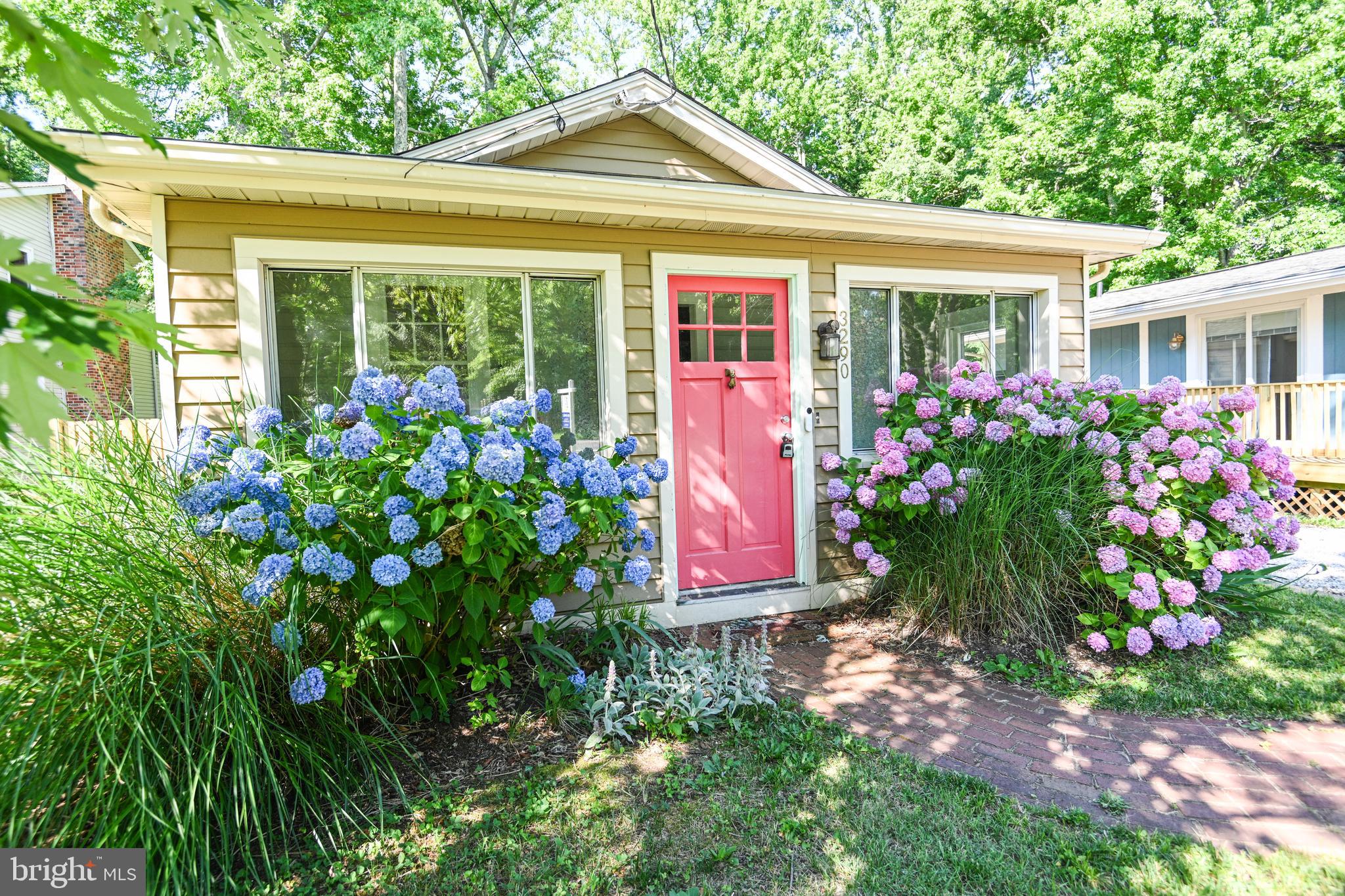 3290 ARUNDEL ON THE BAY ROAD
