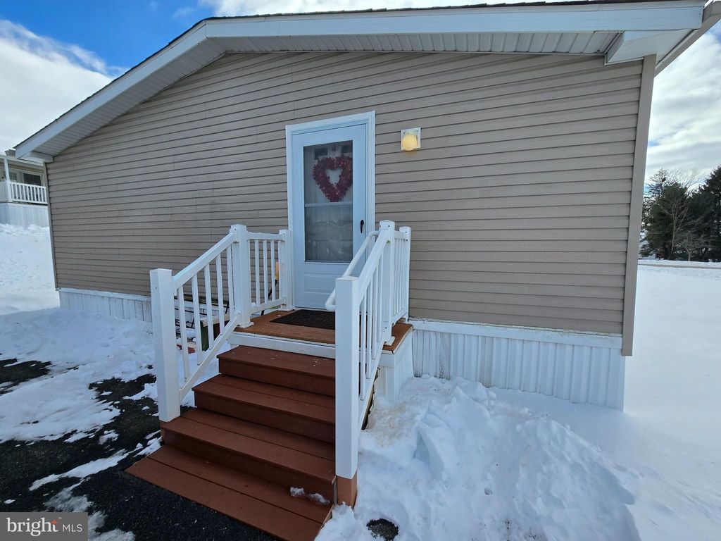 Photo of 118 Lisa Circle, YORK, PA 17406 (MLS # PAYK2096738)