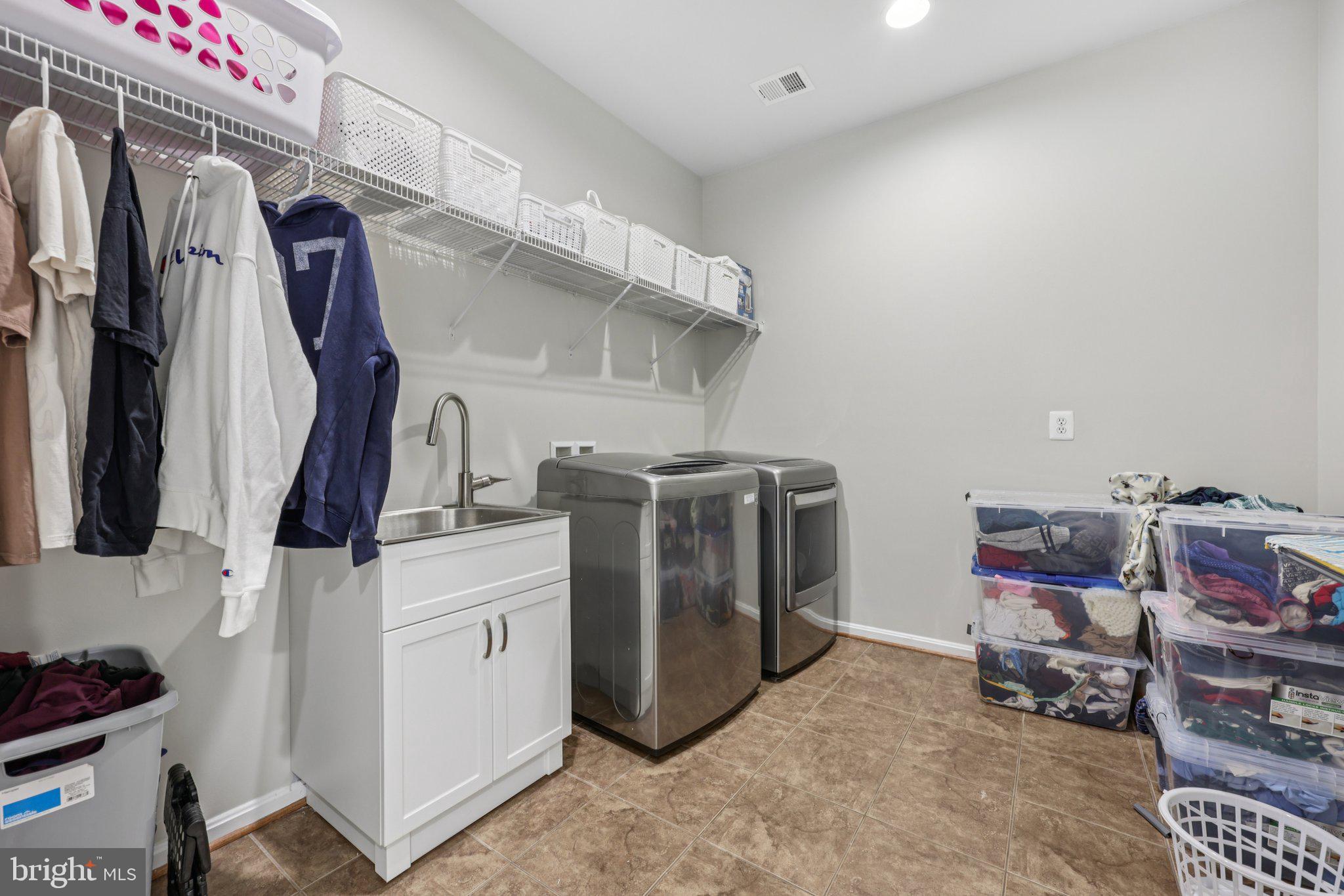 BROADLANDS - Residential