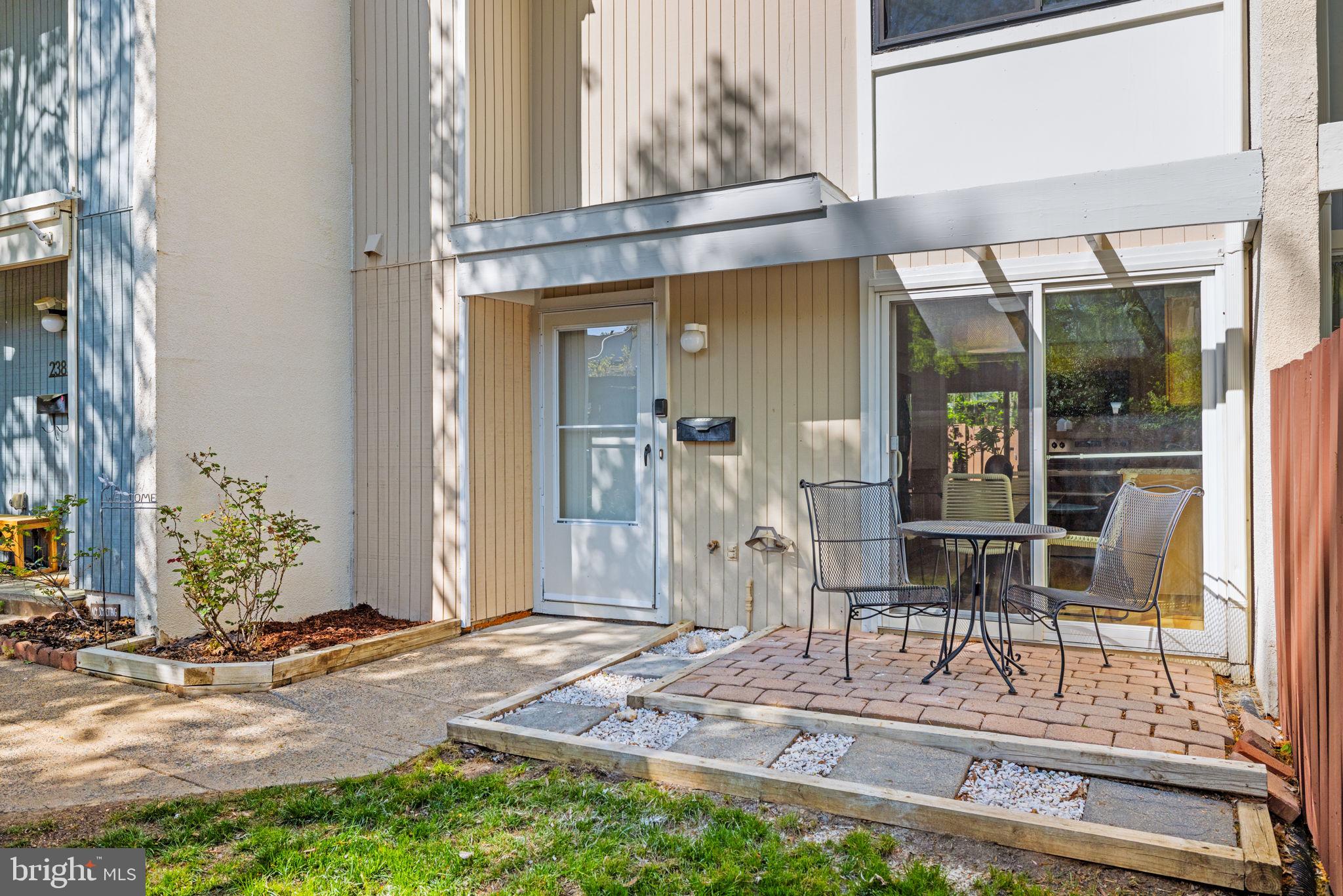 2389 SOUTHGATE SQUARE