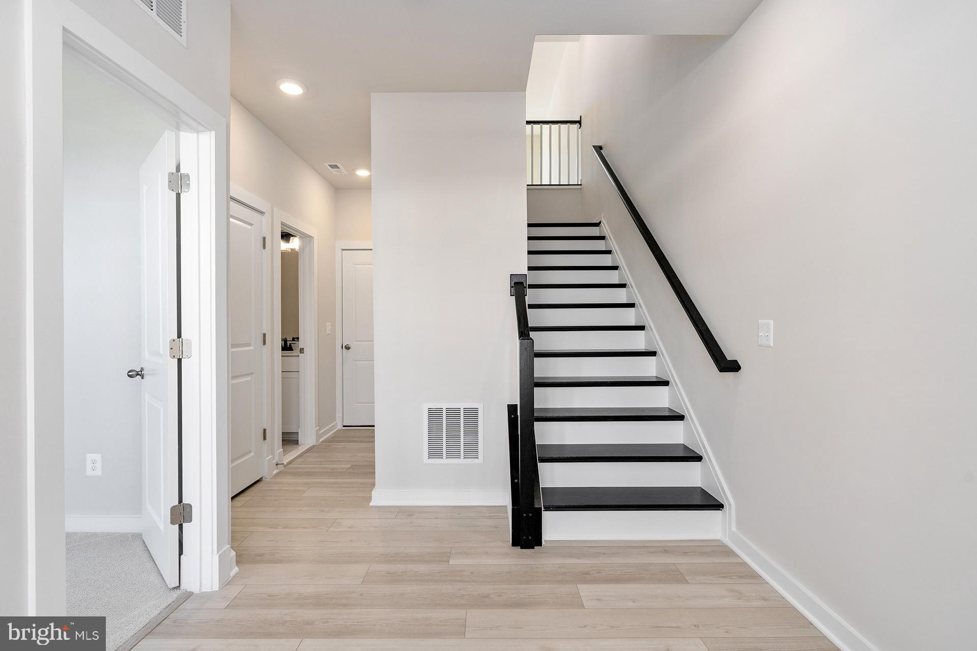 MARY'S LANDING - Residential