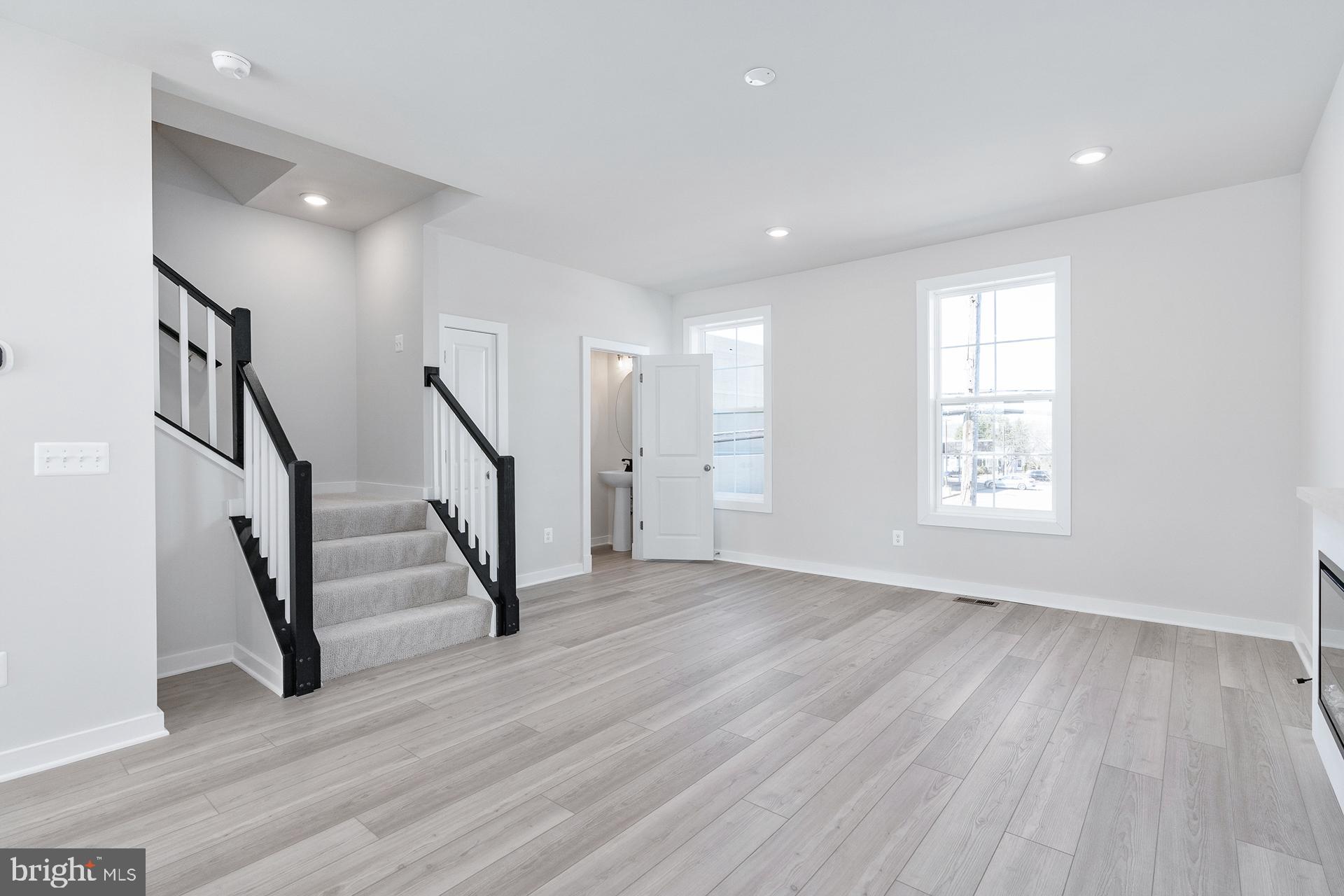 MARY'S LANDING - Residential