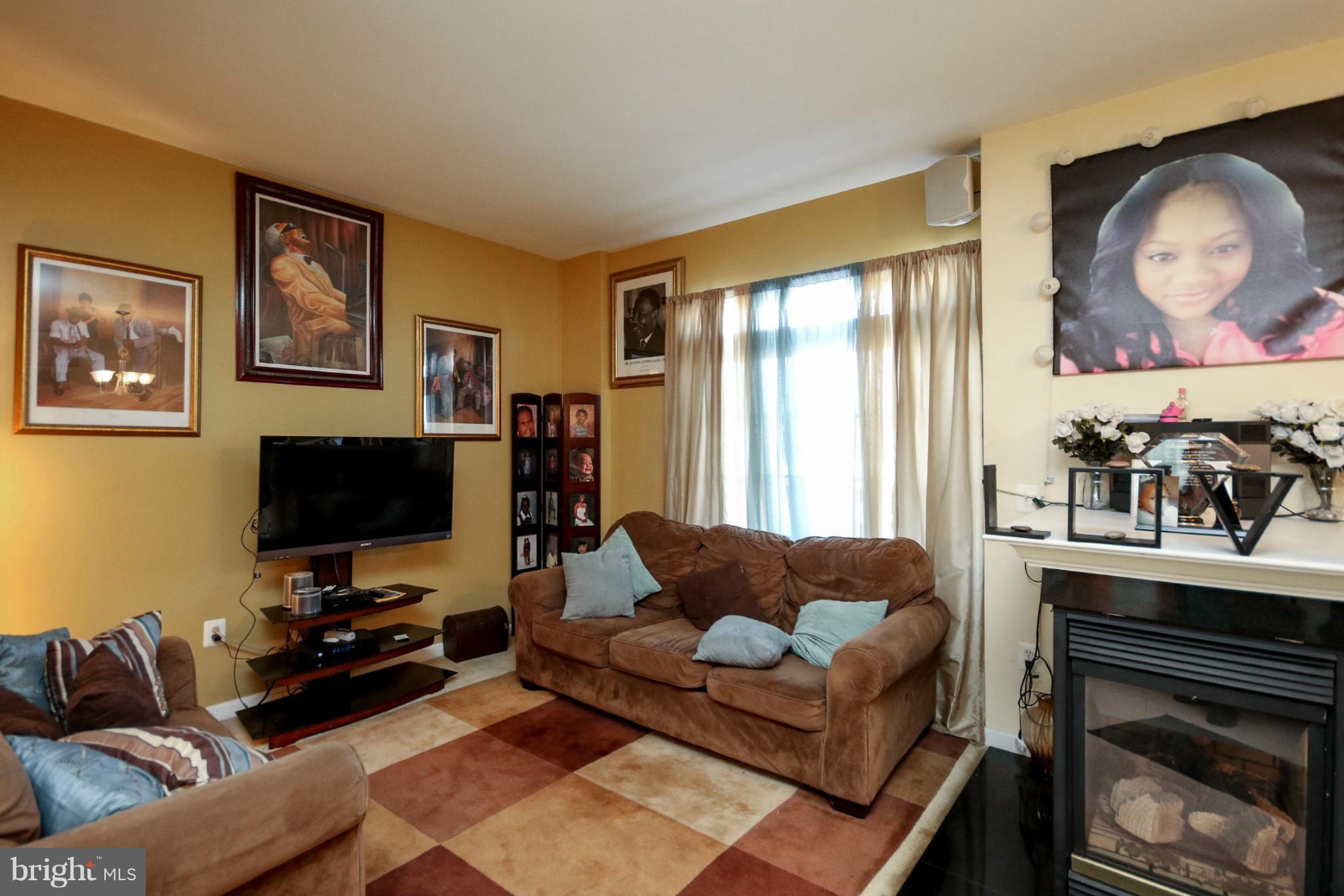 THE COMMONS ON WILLIAM SQUARE - Residential