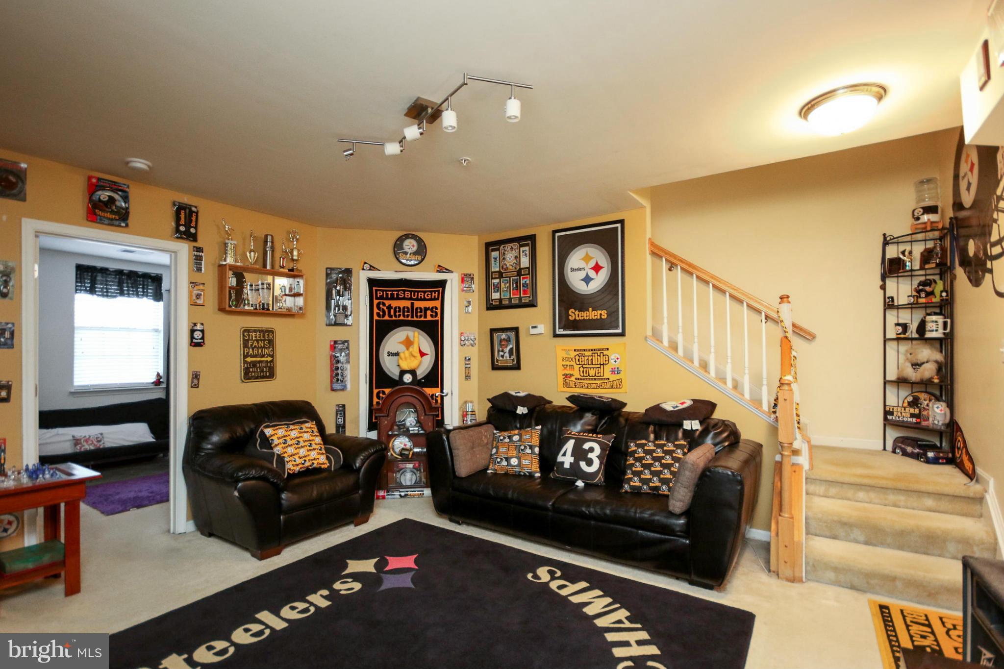 THE COMMONS ON WILLIAM SQUARE - Residential