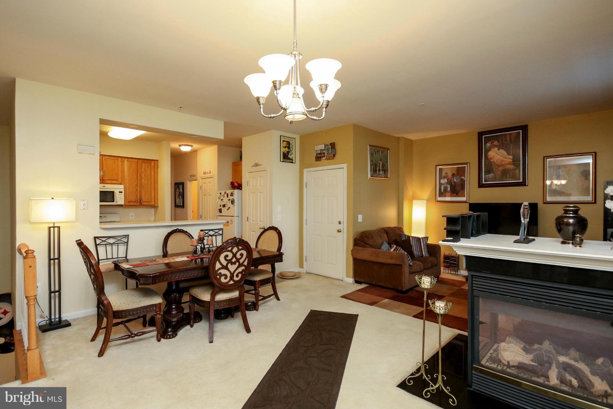 THE COMMONS ON WILLIAM SQUARE - Residential