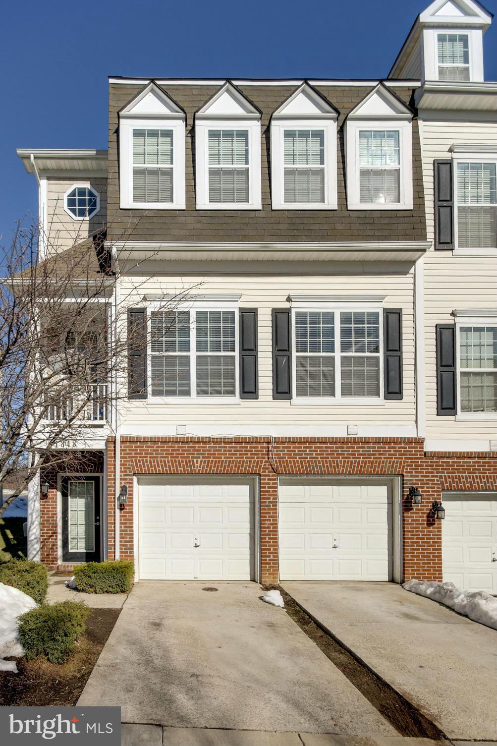 THE COMMONS ON WILLIAM SQUARE - Residential