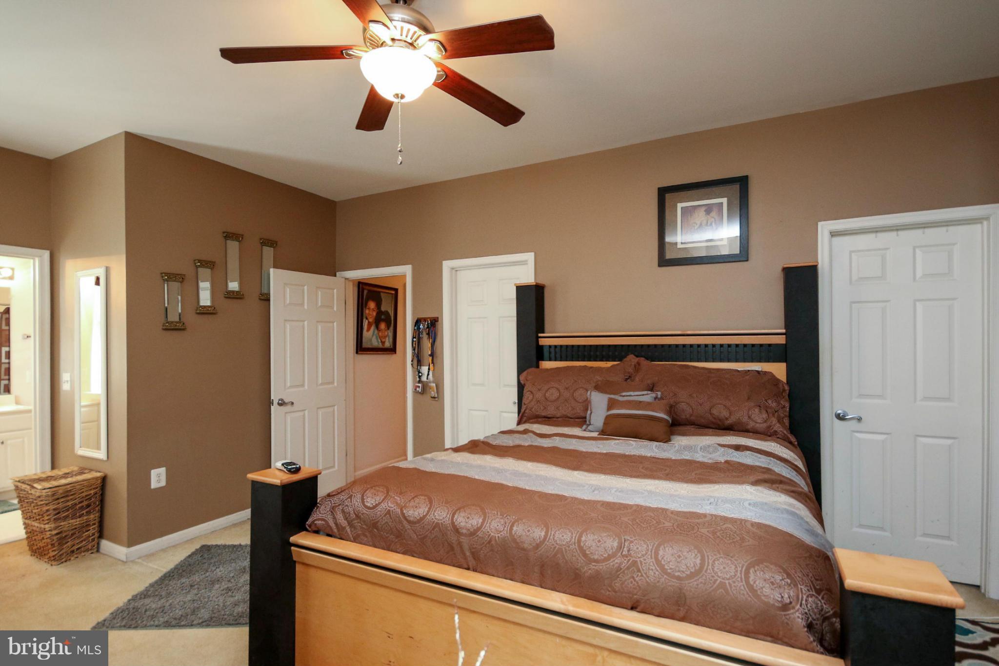 THE COMMONS ON WILLIAM SQUARE - Residential