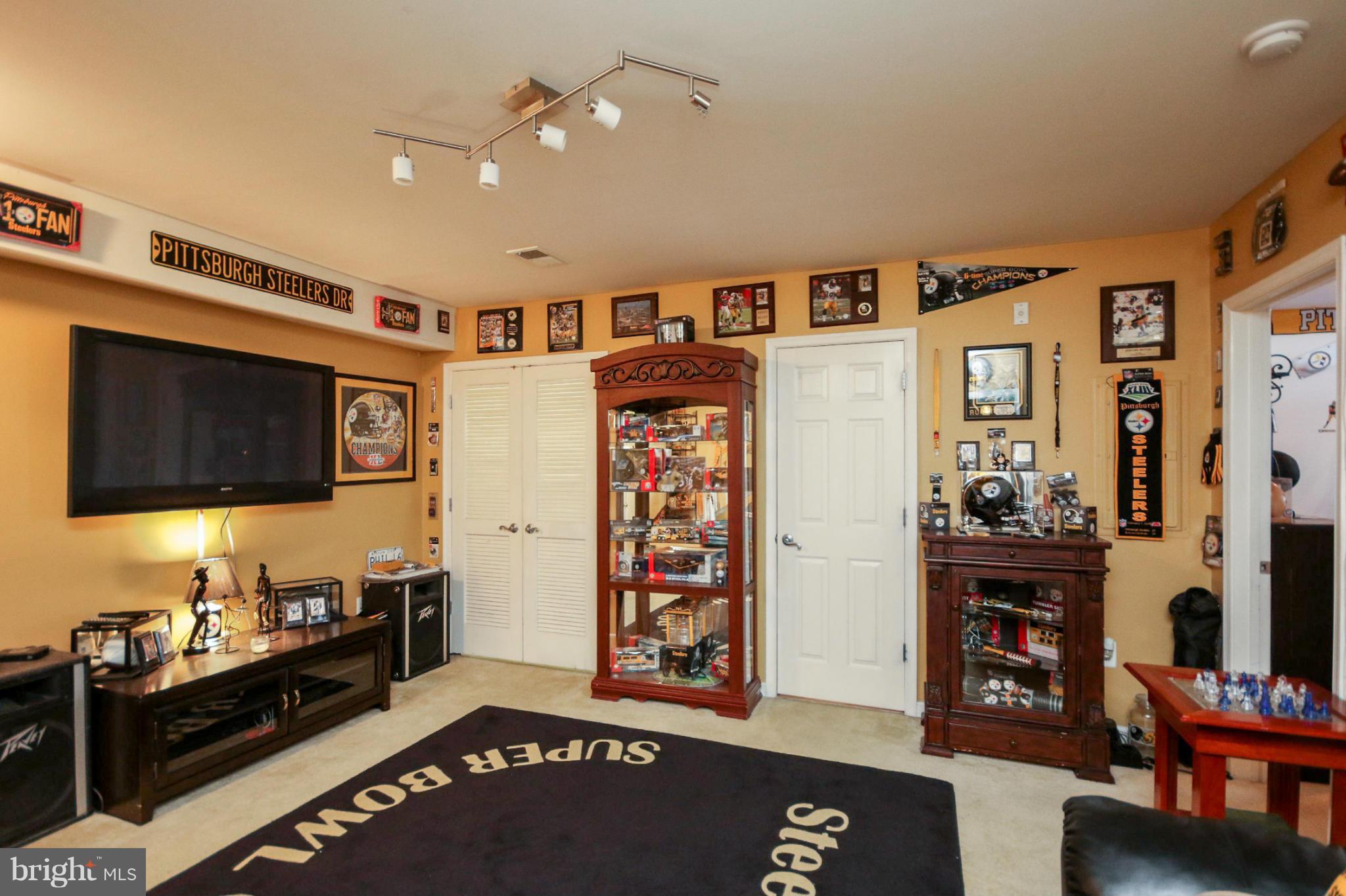 THE COMMONS ON WILLIAM SQUARE - Residential