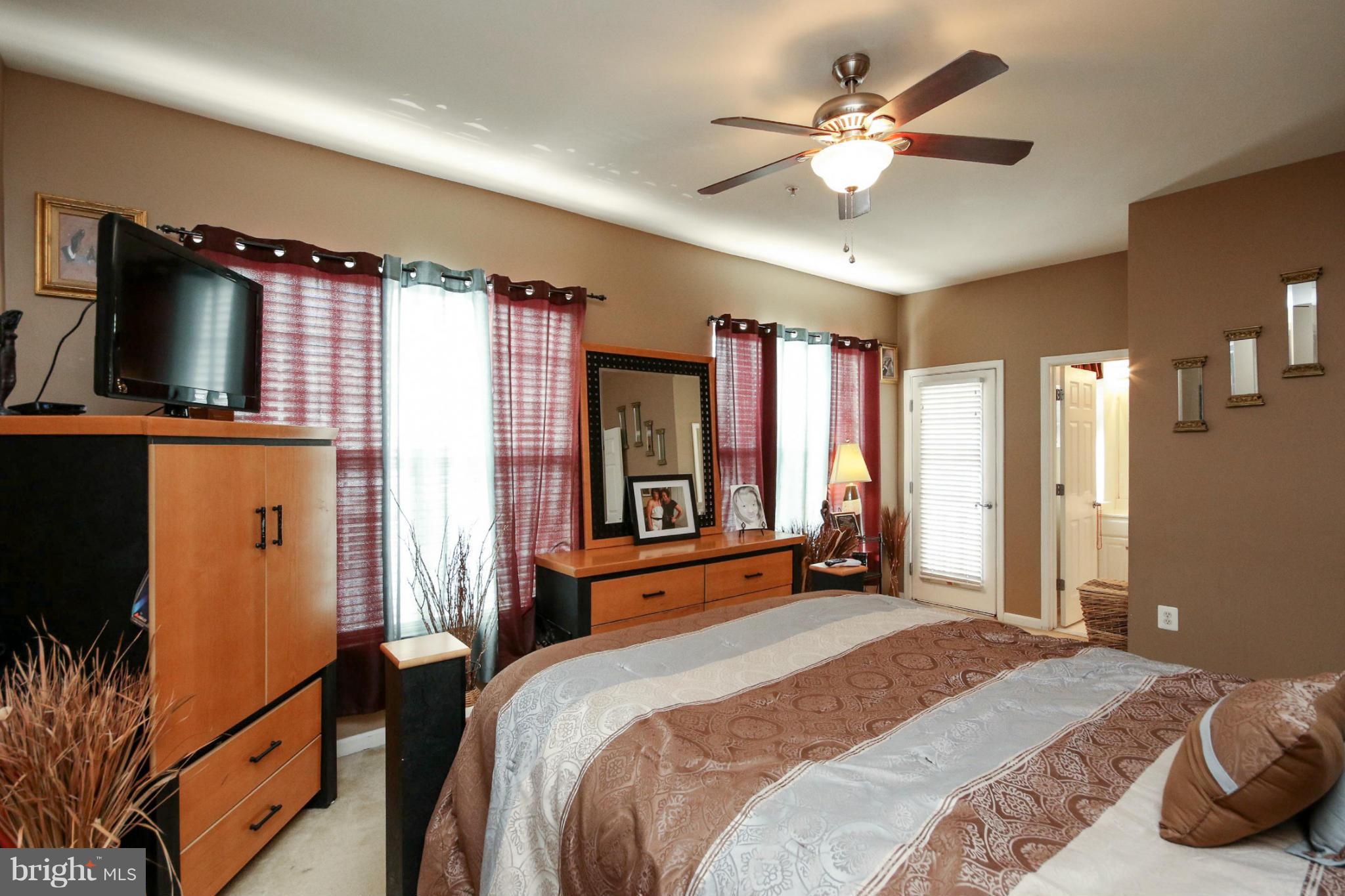 THE COMMONS ON WILLIAM SQUARE - Residential