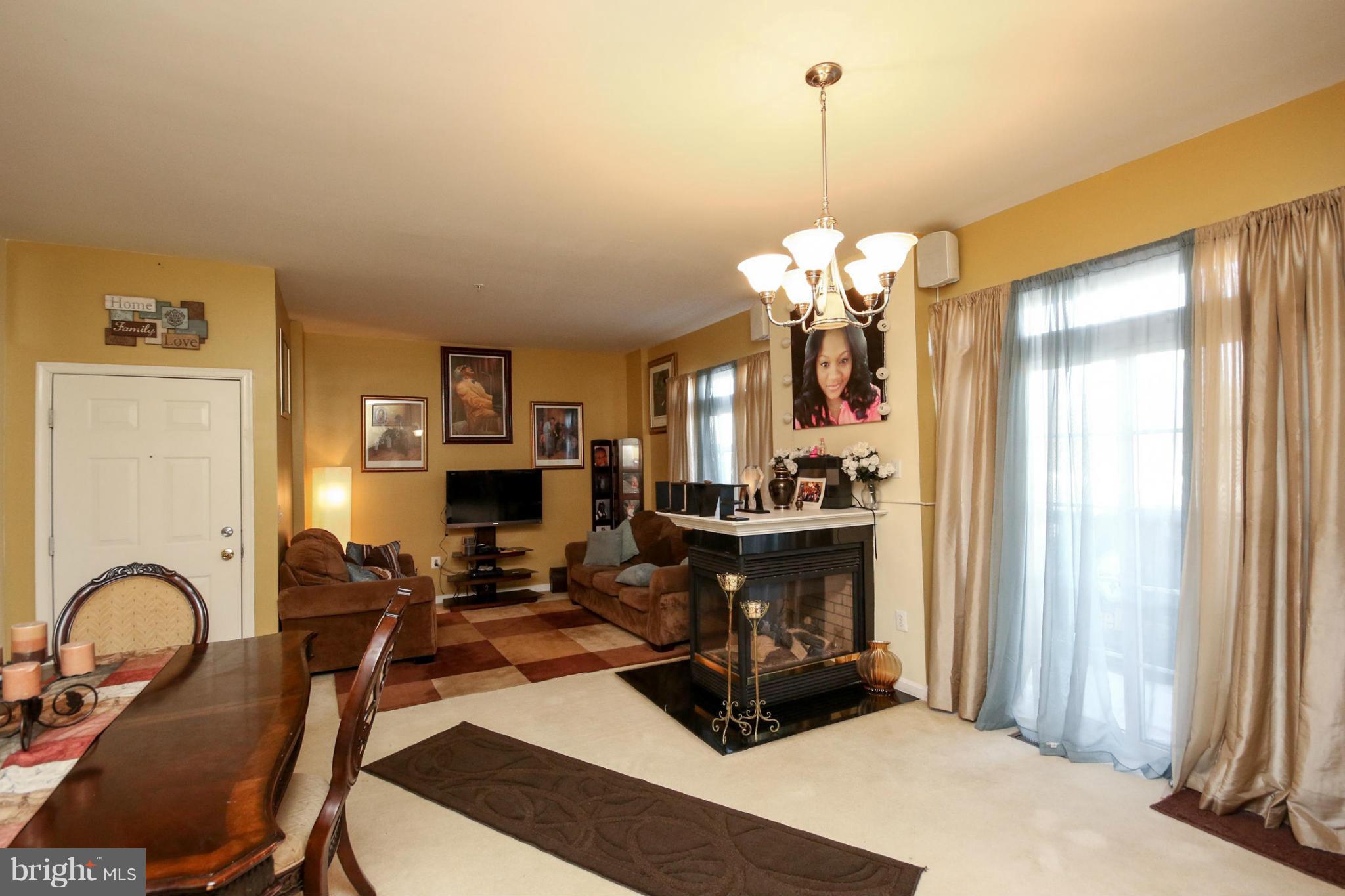 THE COMMONS ON WILLIAM SQUARE - Residential