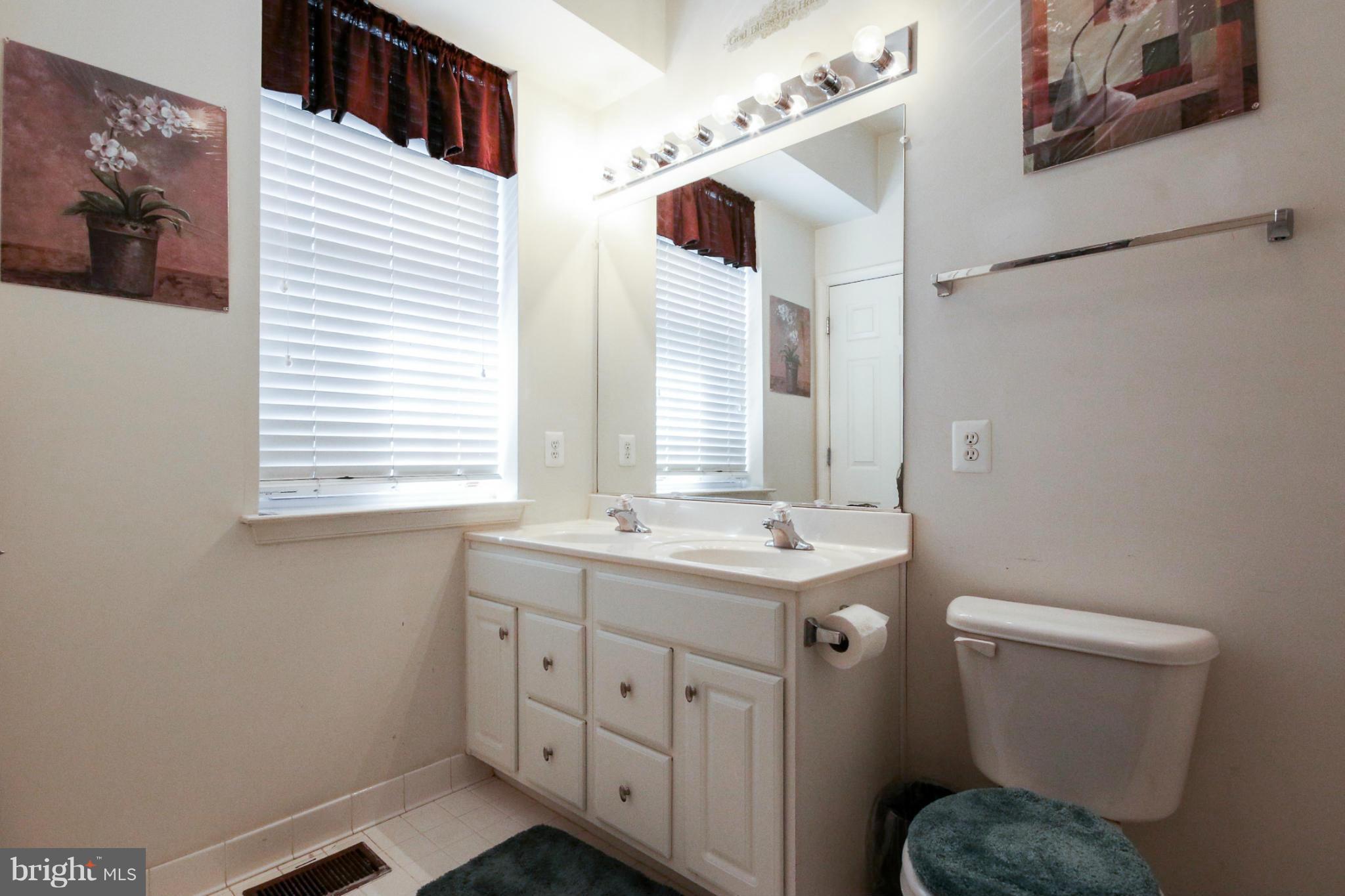 THE COMMONS ON WILLIAM SQUARE - Residential