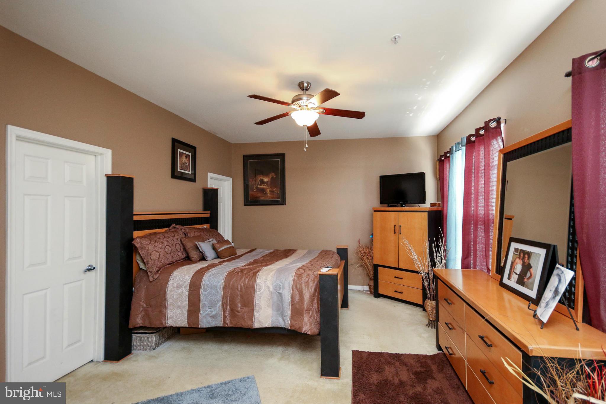 THE COMMONS ON WILLIAM SQUARE - Residential