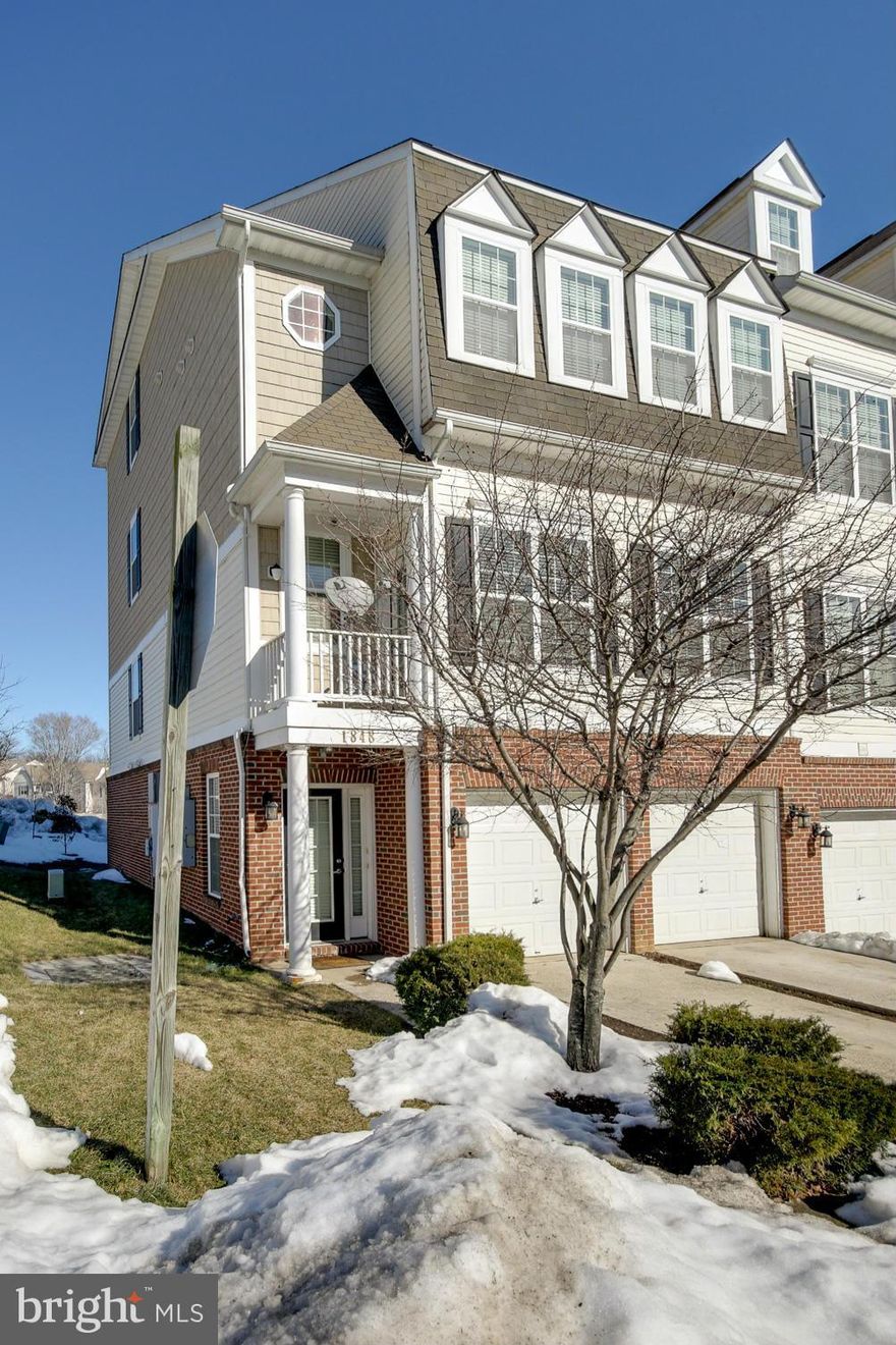 Two Level Condo Townhome w/ One Car Garage! Open Floor Plan, Master Bedroom Suite has Sep. Tiled Tub/Shower, Two Walk In Closets, & Balcony Access,  Kitchen w/ Breakfast Bar, Living and Dining Room w/ Three Sided Gas Fireplace and access to Large Balcony, LL has access to Garage, Family Room, Two Bedrooms w. Outside Access and Full Bath. Minutes to Commuter Options, Shopping, MCB and Ft. Belvoir!