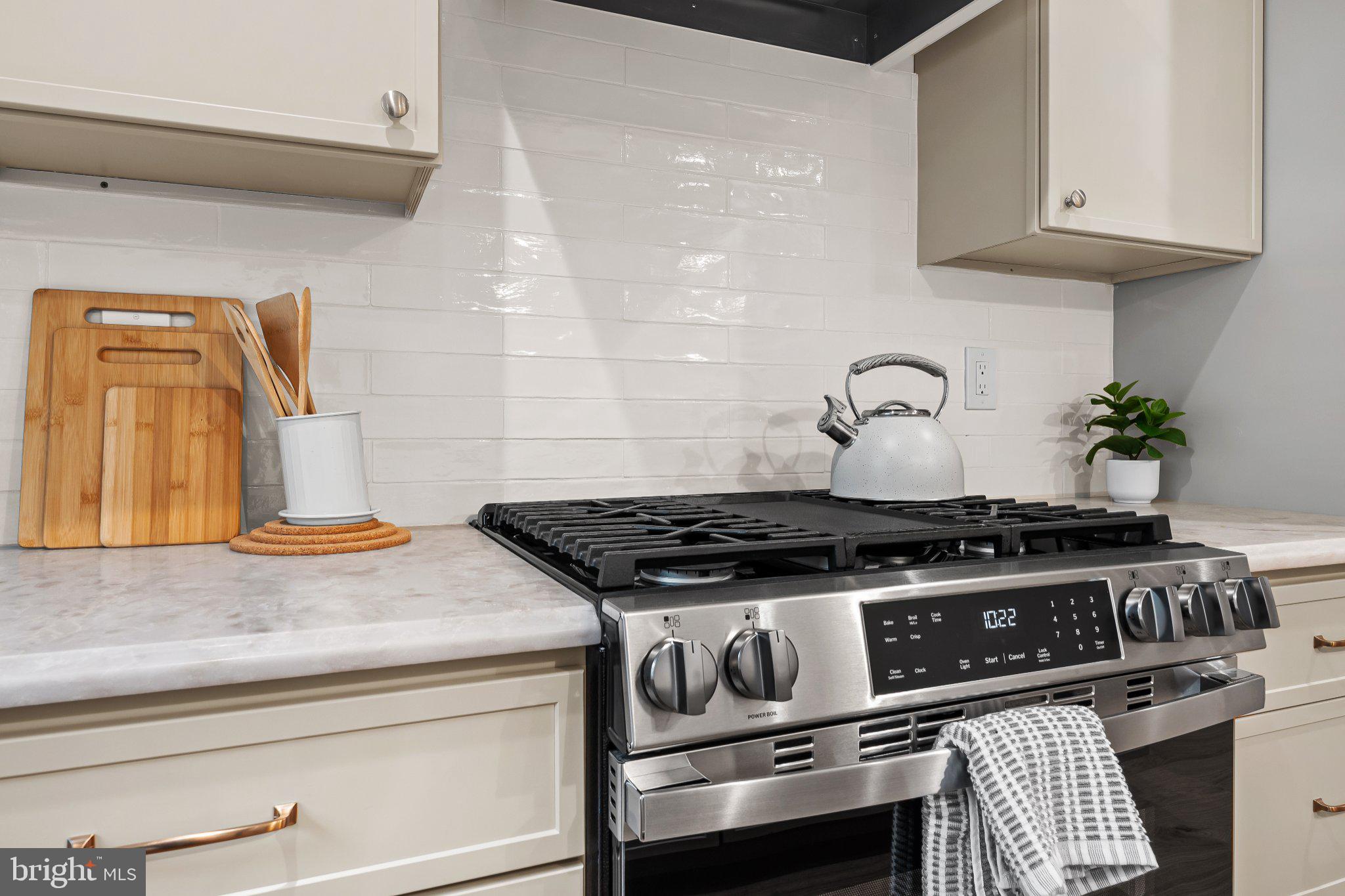 POINT BREEZE - Residential