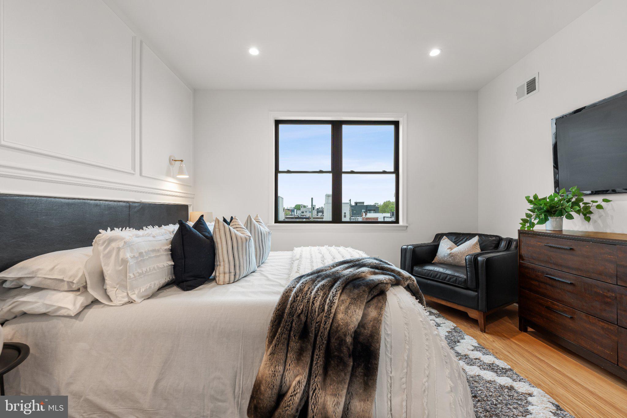 POINT BREEZE - Residential