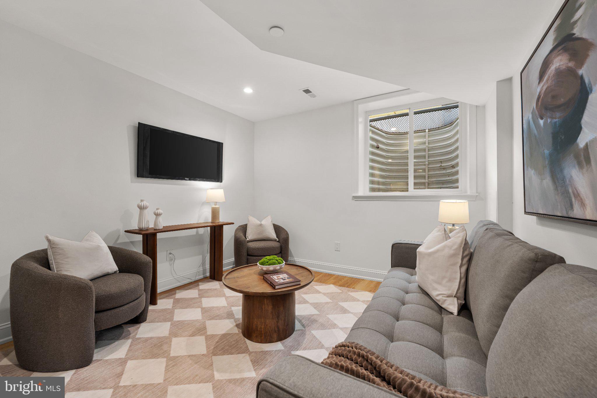 POINT BREEZE - Residential