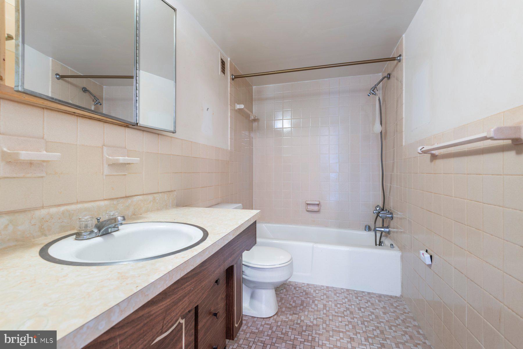 UNIVERSITY TOWERS CODM - Residential