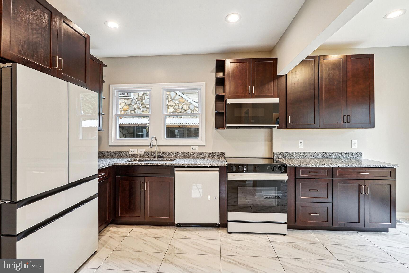 GROVETON HEIGHTS - Residential