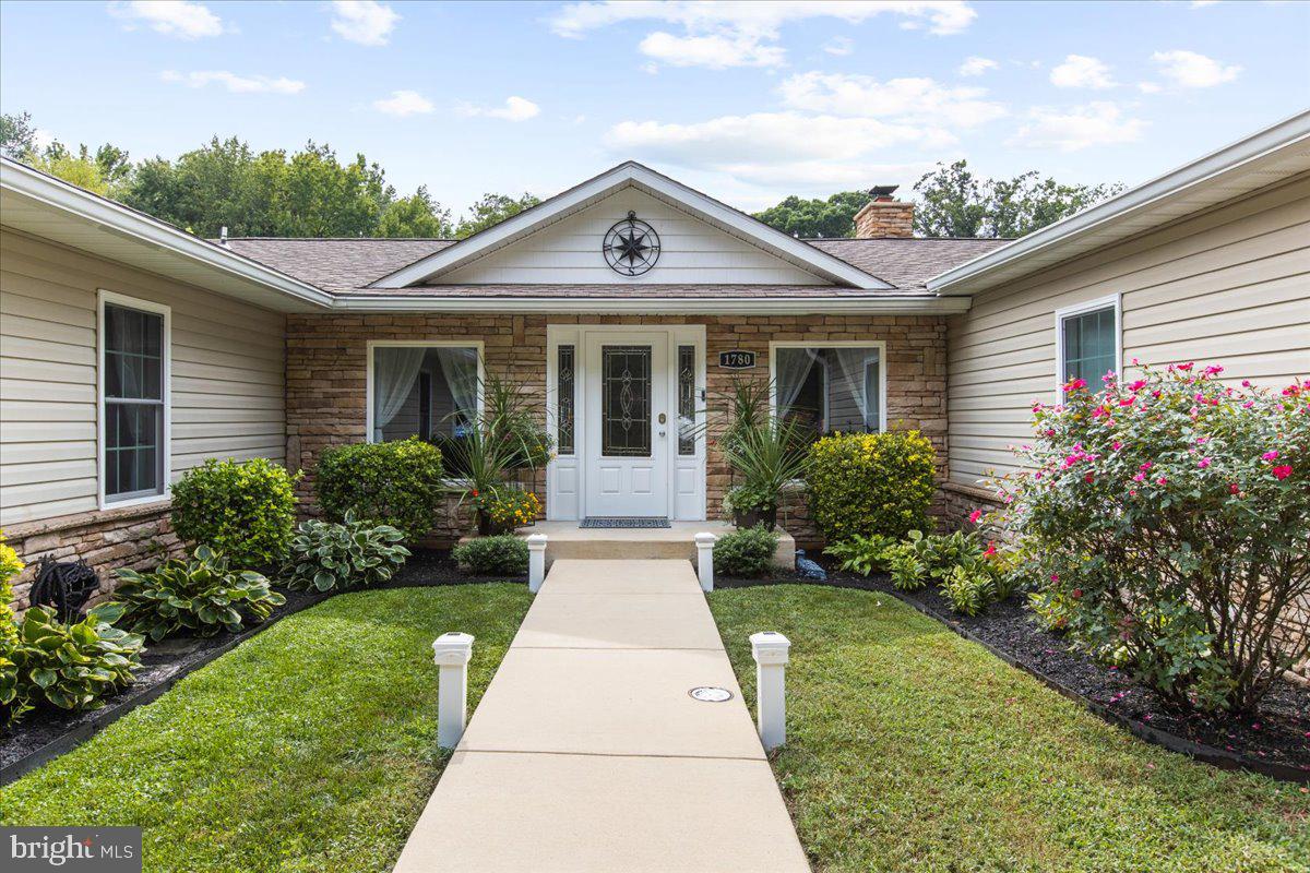 GREEN GABLES - Residential