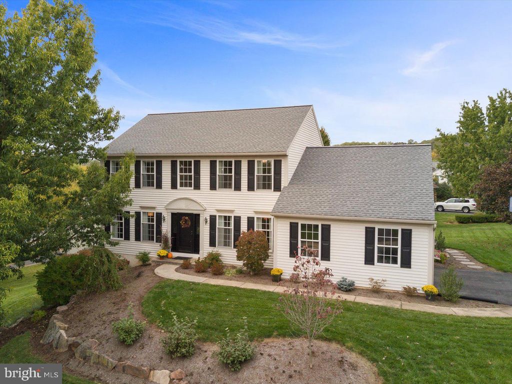 Photo of 201 WILLOW DR, DENVER, PA 17517 (MLS # PALA2026310)