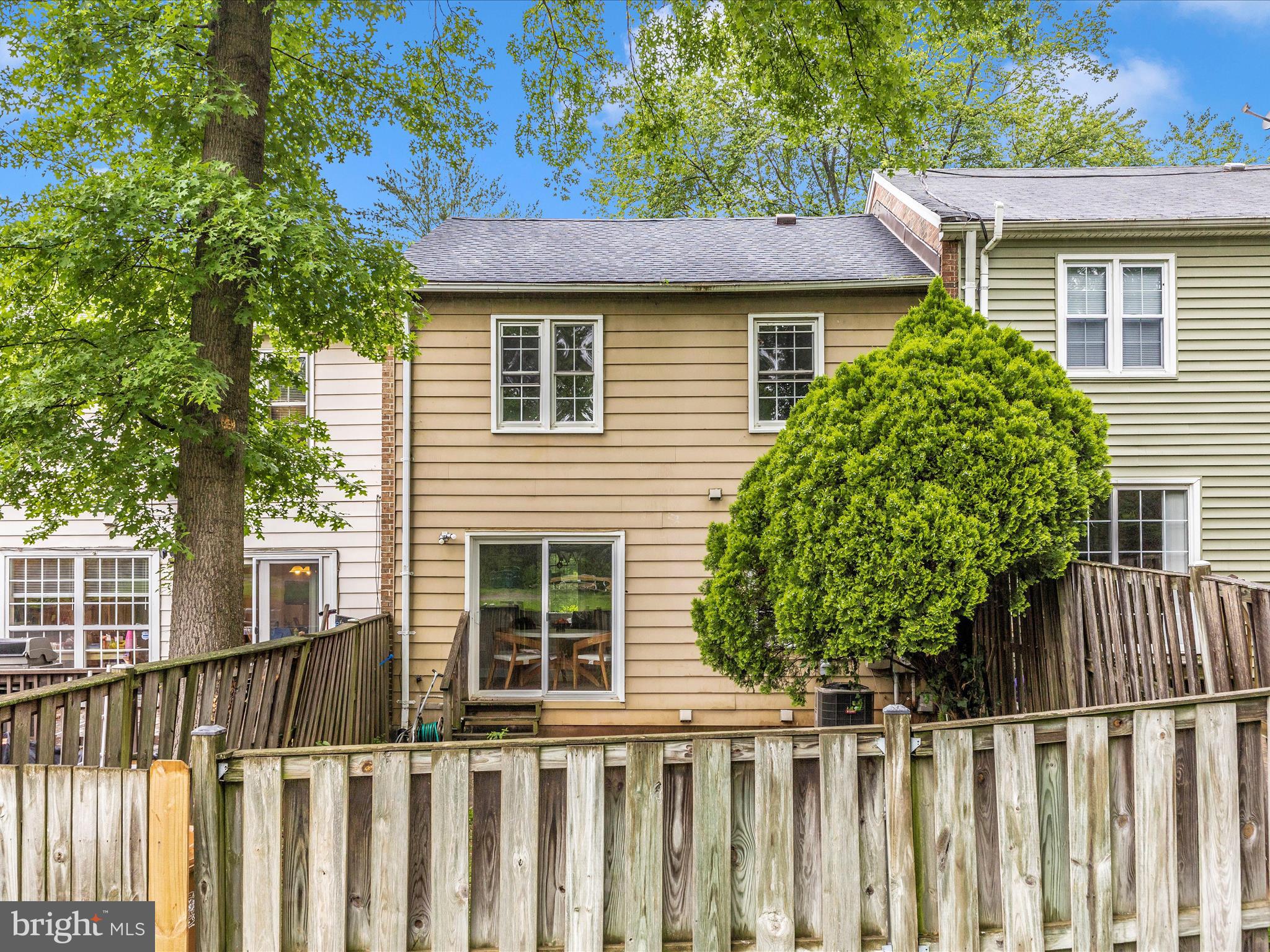 ROCKSHIRE TOWNHOMES - Residential