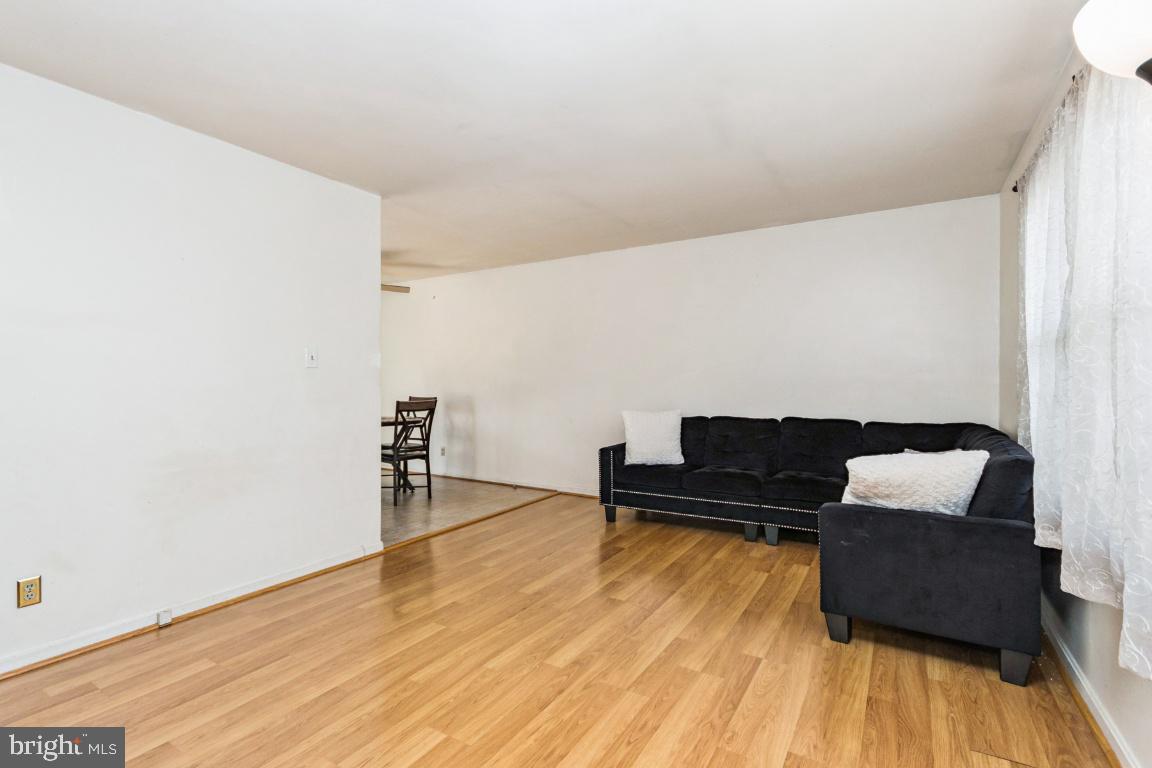 STONEYBROOKE - Residential