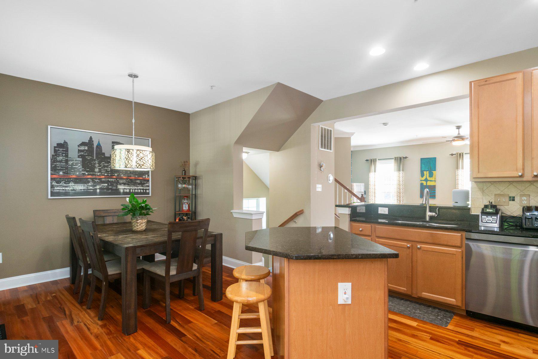 7232 MOCKINGBIRD CIRCLE