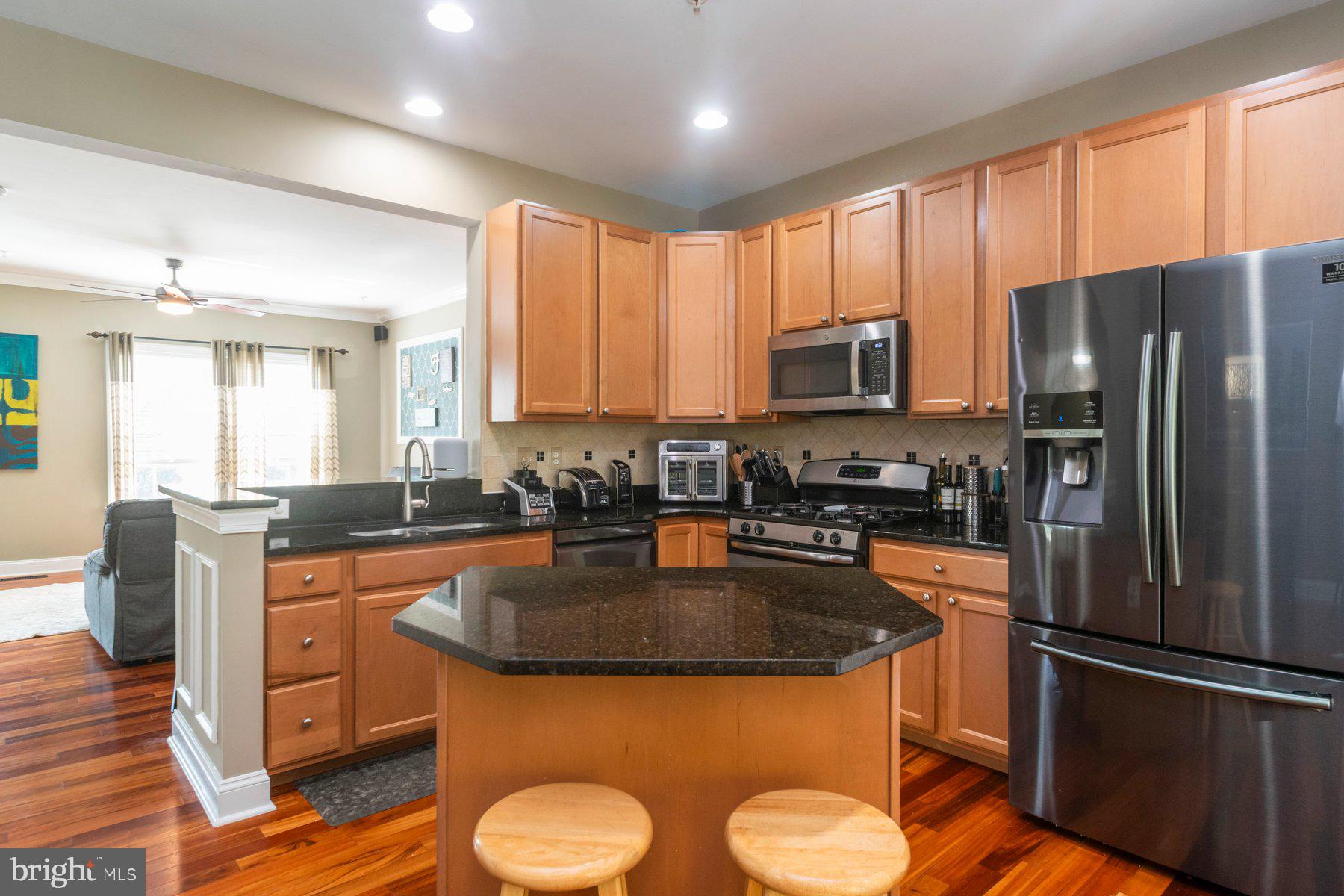 7232 MOCKINGBIRD CIRCLE