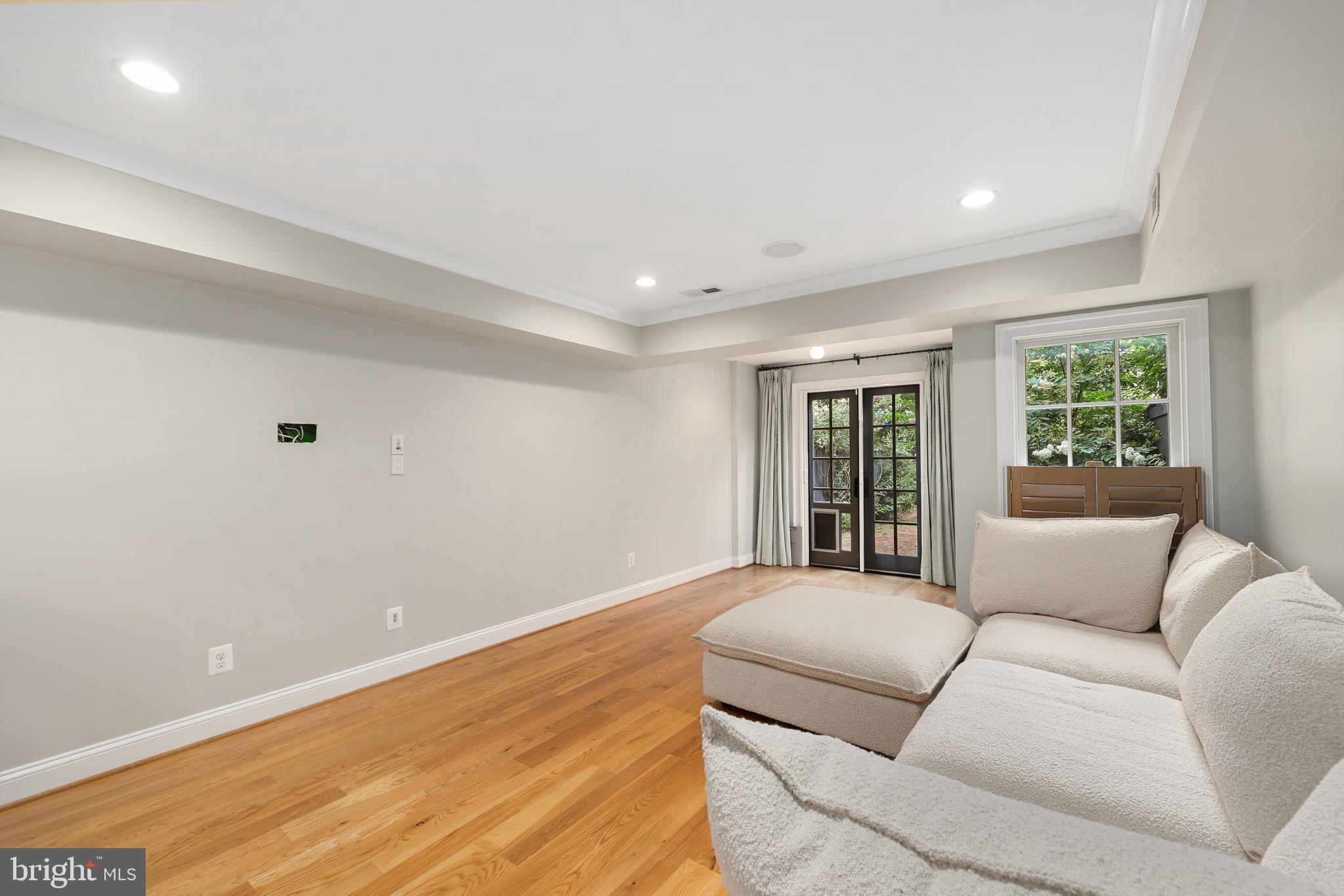 OLD TOWN ALEXANDRIA - Residential