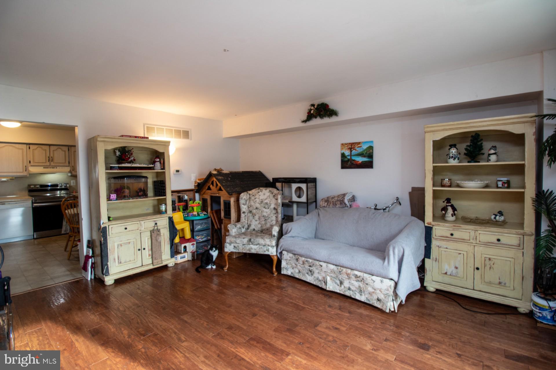 SANATOGA VIL - Residential