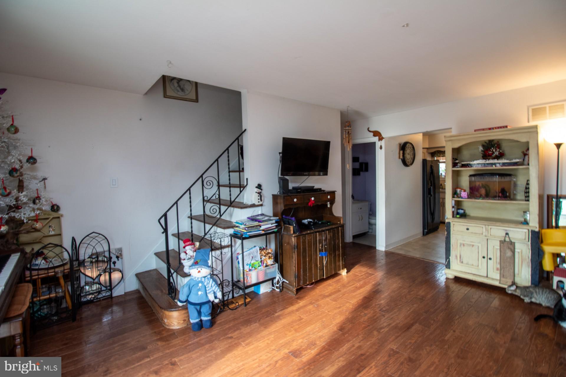 SANATOGA VIL - Residential