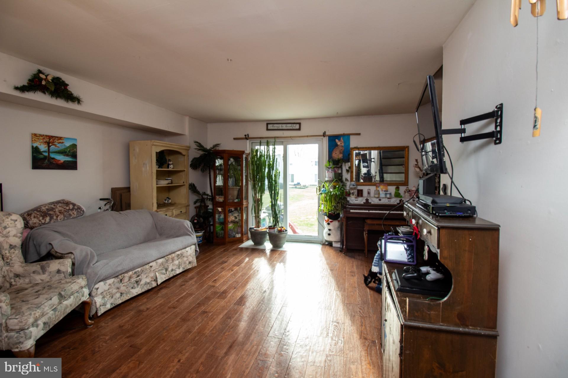 SANATOGA VIL - Residential